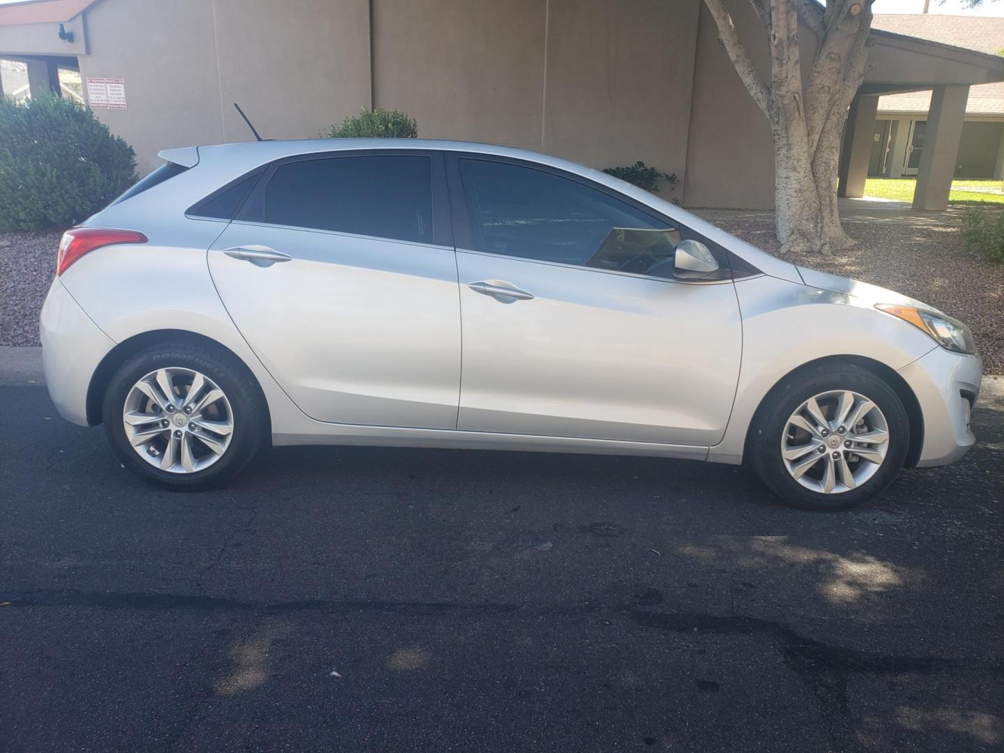 2014 /gray and black Hyundai Elantra GT A/T (KMHD35LH5EU) with an 2.0L L4 16V DOHC engine, 6-Speed Automatic transmission, located at 323 E Dunlap Ave., Phoenix, AZ, 85020, (602) 331-9000, 33.567677, -112.069000 - 2014 Hyundai Elantra GT A/T........A Must See!!... No accidents,.... Ice cold AC...... The car is gorgeous inside and out. Power windows, Power door locks, Stereo/CD Player, Phone sync, blue tooth, satellite compatible, Beautiful Gray and black interior with black cloth seats in near perfect condit - Photo#4