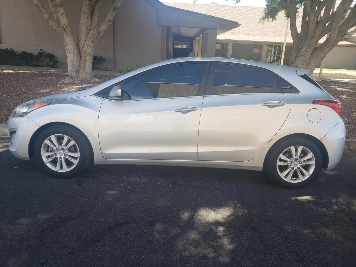 2014 /gray and black Hyundai Elantra GT A/T (KMHD35LH5EU) with an 2.0L L4 16V DOHC engine, 6-Speed Automatic transmission, located at 323 E Dunlap Ave., Phoenix, AZ, 85020, (602) 331-9000, 33.567677, -112.069000 - 2014 Hyundai Elantra GT A/T........A Must See!!... No accidents,.... Ice cold AC...... The car is gorgeous inside and out. Power windows, Power door locks, Stereo/CD Player, Phone sync, blue tooth, satellite compatible, Beautiful Gray and black interior with black cloth seats in near perfect condit - Photo#6