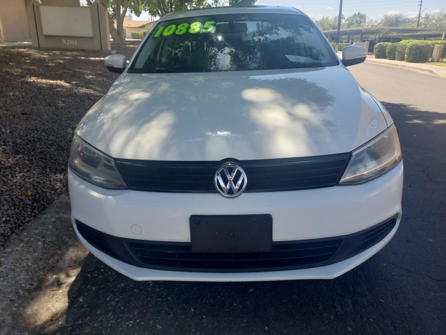 2012 WHITE /gray and black Volkswagen Jetta SE (3VWDP7AJ0CM) with an 2.5L L5 DOHC 20V engine, 6-Speed Automatic transmission, located at 323 E Dunlap Ave., Phoenix, AZ, 85020, (602) 331-9000, 33.567677, -112.069000 - 2012 Volkswagen Jetta SE,......A Must See!!..... No accidents,..... Ice cold AC. The car is gorgeous inside and out. Power windows, Power door locks, Touch screen Stereo/CD Player, Phone sync, Bluetooth, Satellite compatible, Beautiful gray and black interior with black leather seats in near perfec - Photo#1