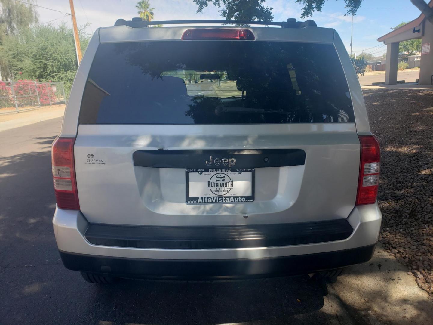 2014 /gray and black Jeep Patriot Sport 2WD (1C4NJPBA9ED) with an 2.0L L4 DOHC 16V engine, automatic transmission, located at 323 E Dunlap Ave., Phoenix, AZ, 85020, (602) 331-9000, 33.567677, -112.069000 - Photo#7