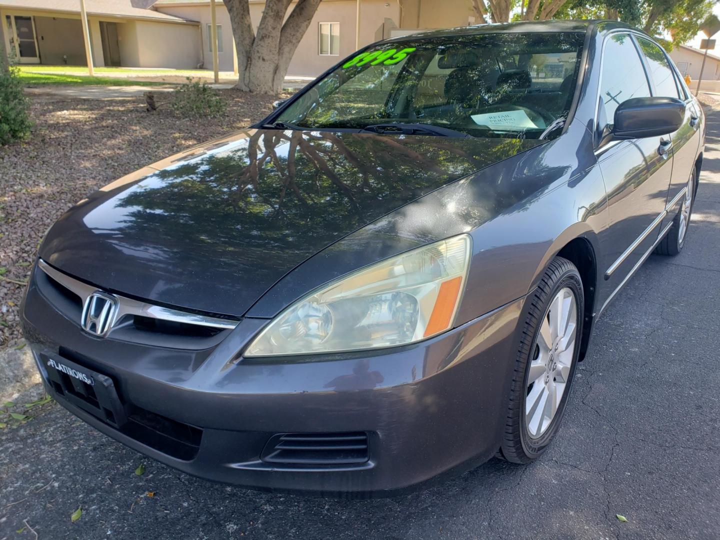 2007 /gray and black Honda Accord SE V-6 Sedan AT (1HGCM66427A) with an 3.0L V6 SOHC 24V engine, 5-Speed Automatic Overdrive transmission, located at 323 E Dunlap Ave., Phoenix, AZ, 85020, (602) 331-9000, 33.567677, -112.069000 - 2007 Honda Accord,……. EXCELLENT condition,…… A Real Must See!!.... No accidents, Power everything, Ice cold ac, Clean Gray and Black interior with gray cloth seats in near perfect condition, power windows, power door locks, stereo/cd player, six disc CD changer, clean Arizona title, Runs and - Photo#0