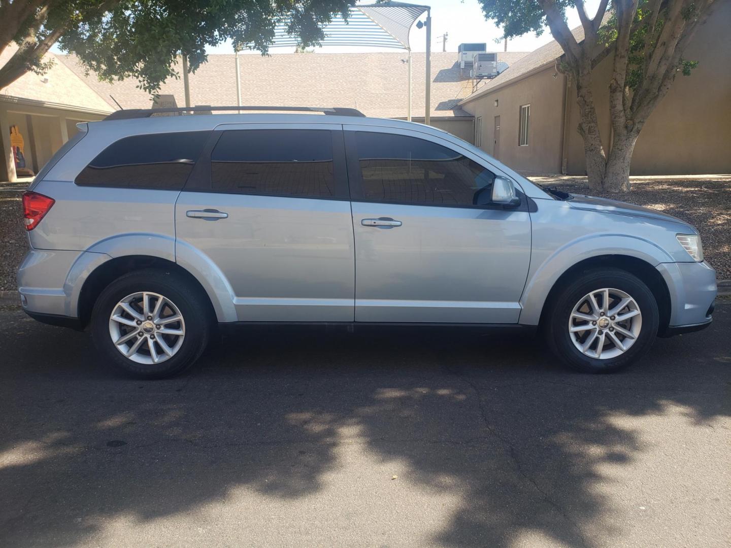 2013 /gray and black Dodge Journey SXT (3C4PDCBG6DT) with an 3.6L V6 DOHC 24V engine, 6-Speed Automatic transmission, located at 323 E Dunlap Ave., Phoenix, AZ, 85020, (602) 331-9000, 33.567677, -112.069000 - 2013 Dodge Journey SXT,.... EXCELLENT condition, A MUST SEE!!...... Cold A/C, Touch screen Stereo/CD, Satellite compatible, Bluetooth, Phone Sync, Clean Gray and Black Interior with black cloth seats in near perfect condition, 3 row seating, New brakes, Tune up, No accidents. The SUV is gorgeous ins - Photo#4