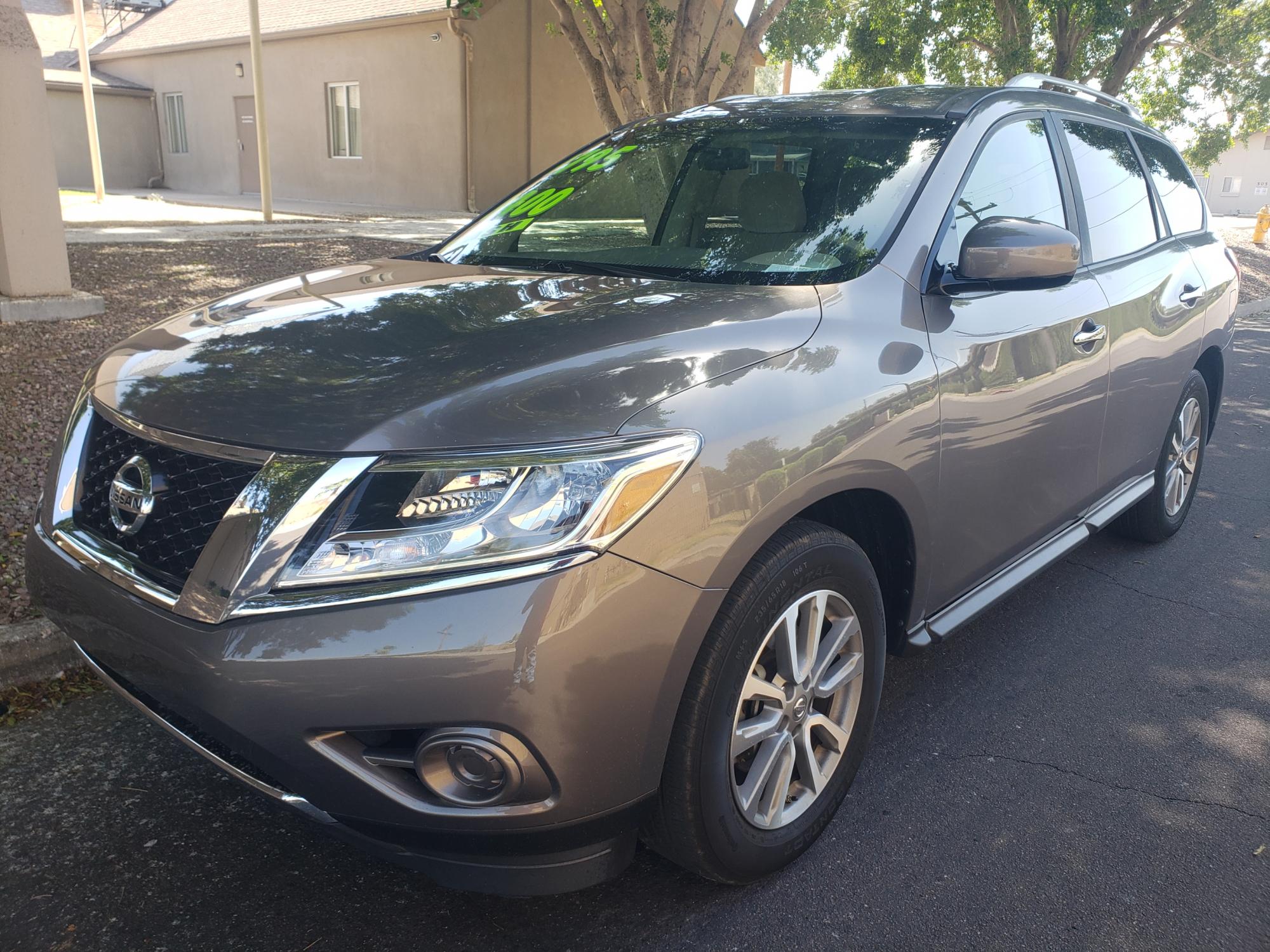 photo of 2013 Nissan Pathfinder LE 4WD