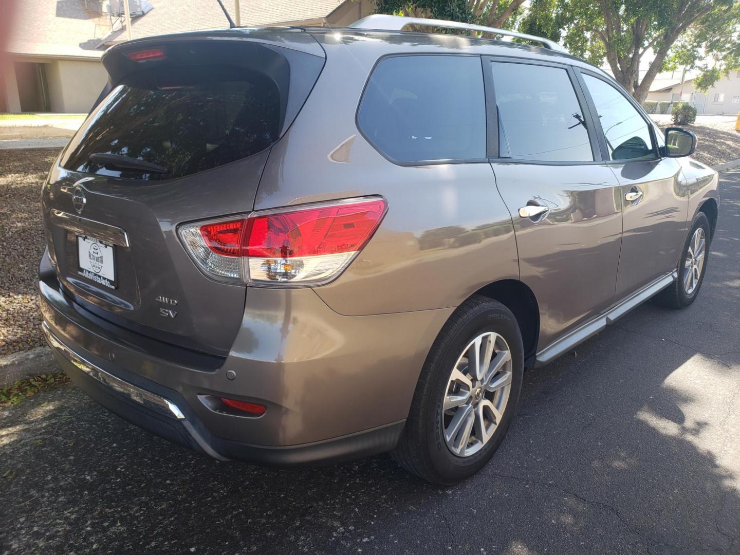 2013 /tan Nissan Pathfinder LE 4WD (5N1AR2MM6DC) with an 3.5L V6 DOHC 24V engine, Continuously Variable Transmission transmission, located at 323 E Dunlap Ave., Phoenix, AZ, 85020, (602) 331-9000, 33.567677, -112.069000 - 2013 Nissan Pathfinder LE 4WD,.... EXCELLENT condition, A MUST SEE!!......CASH ONLY PRICE + TTL...... Cold A/C, Stereo/CD, Backup camera, Bluetooth, Phone Sync, Clean tan Interior with tan cloth seats in near perfect condition, 3 row seating, New brakes, Tune up, No accidents. The SUV is gorgeous - Photo#3