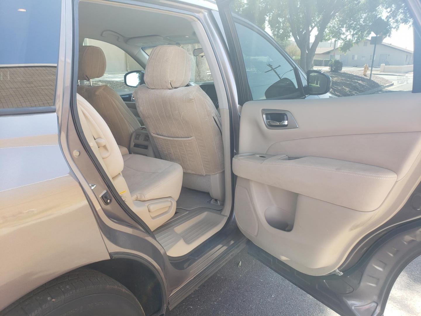 2013 /tan Nissan Pathfinder LE 4WD (5N1AR2MM6DC) with an 3.5L V6 DOHC 24V engine, Continuously Variable Transmission transmission, located at 323 E Dunlap Ave., Phoenix, AZ, 85020, (602) 331-9000, 33.567677, -112.069000 - 2013 Nissan Pathfinder LE 4WD,.... EXCELLENT condition, A MUST SEE!!......CASH ONLY PRICE + TTL...... Cold A/C, Stereo/CD, Backup camera, Bluetooth, Phone Sync, Clean tan Interior with tan cloth seats in near perfect condition, 3 row seating, New brakes, Tune up, No accidents. The SUV is gorgeous - Photo#15