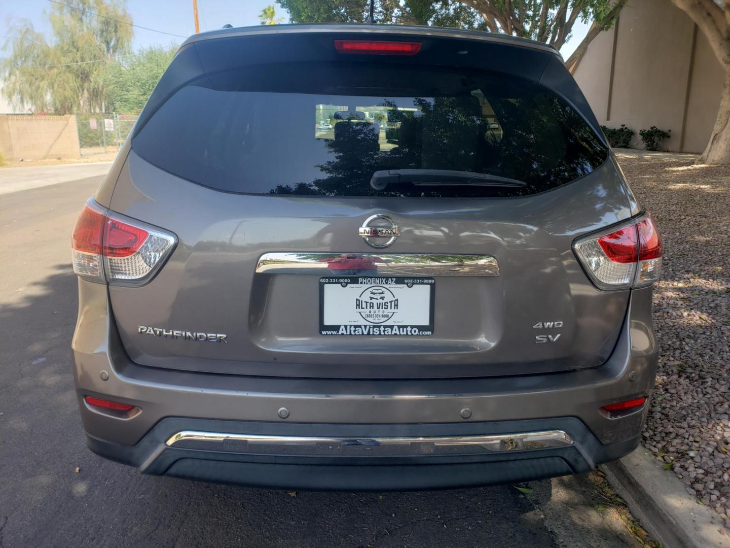 2013 /tan Nissan Pathfinder LE 4WD (5N1AR2MM6DC) with an 3.5L V6 DOHC 24V engine, Continuously Variable Transmission transmission, located at 323 E Dunlap Ave., Phoenix, AZ, 85020, (602) 331-9000, 33.567677, -112.069000 - 2013 Nissan Pathfinder LE 4WD,.... EXCELLENT condition, A MUST SEE!!......CASH ONLY PRICE + TTL...... Cold A/C, Stereo/CD, Backup camera, Bluetooth, Phone Sync, Clean tan Interior with tan cloth seats in near perfect condition, 3 row seating, New brakes, Tune up, No accidents. The SUV is gorgeous - Photo#7