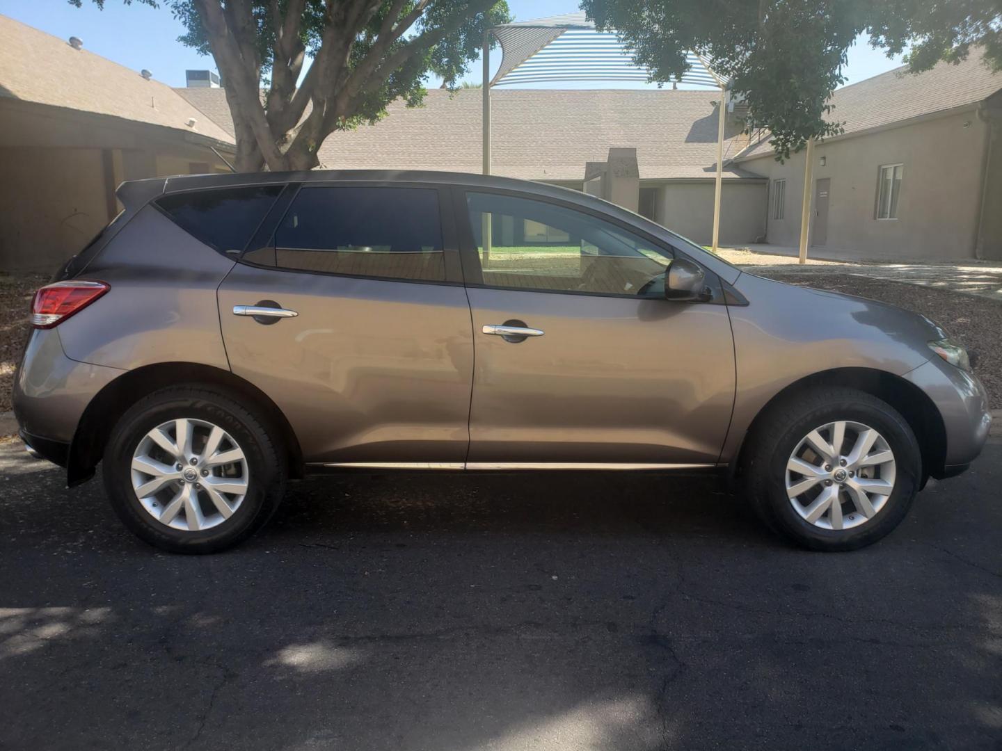 2014 /gray and black Nissan Murano SL AWD (JN8AZ1MW1EW) with an 3.5L V6 DOHC 24V engine, Continuously Variable Transmission transmission, located at 323 E Dunlap Ave., Phoenix, AZ, 85020, (602) 331-9000, 33.567677, -112.069000 - Photo#4