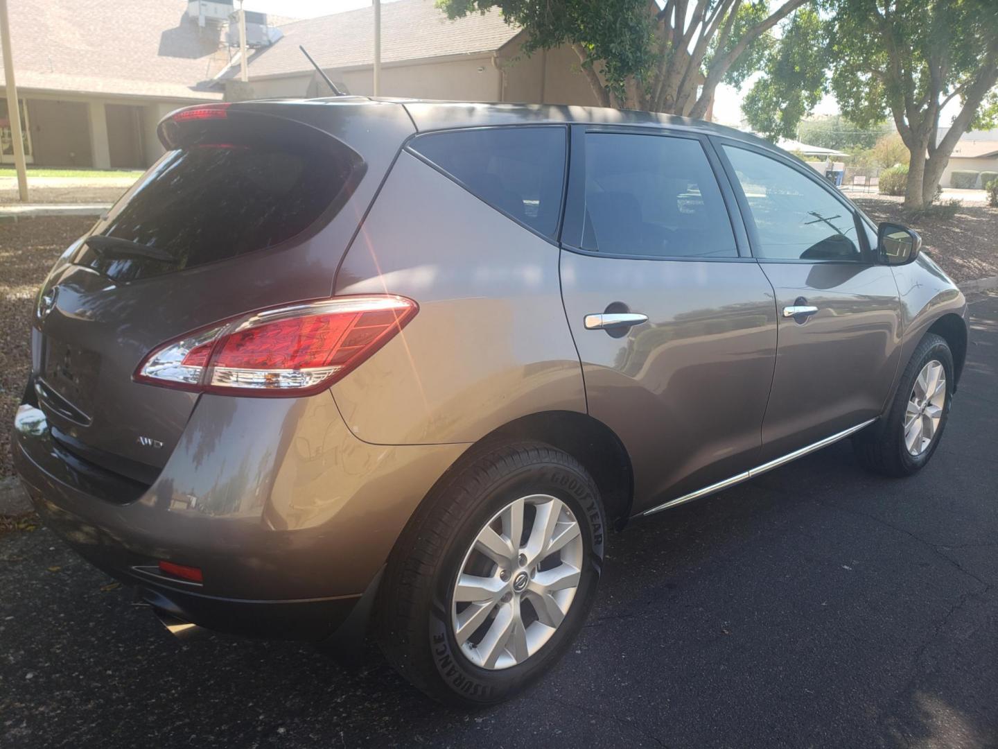 2014 /gray and black Nissan Murano SL AWD (JN8AZ1MW1EW) with an 3.5L V6 DOHC 24V engine, Continuously Variable Transmission transmission, located at 323 E Dunlap Ave., Phoenix, AZ, 85020, (602) 331-9000, 33.567677, -112.069000 - Photo#3