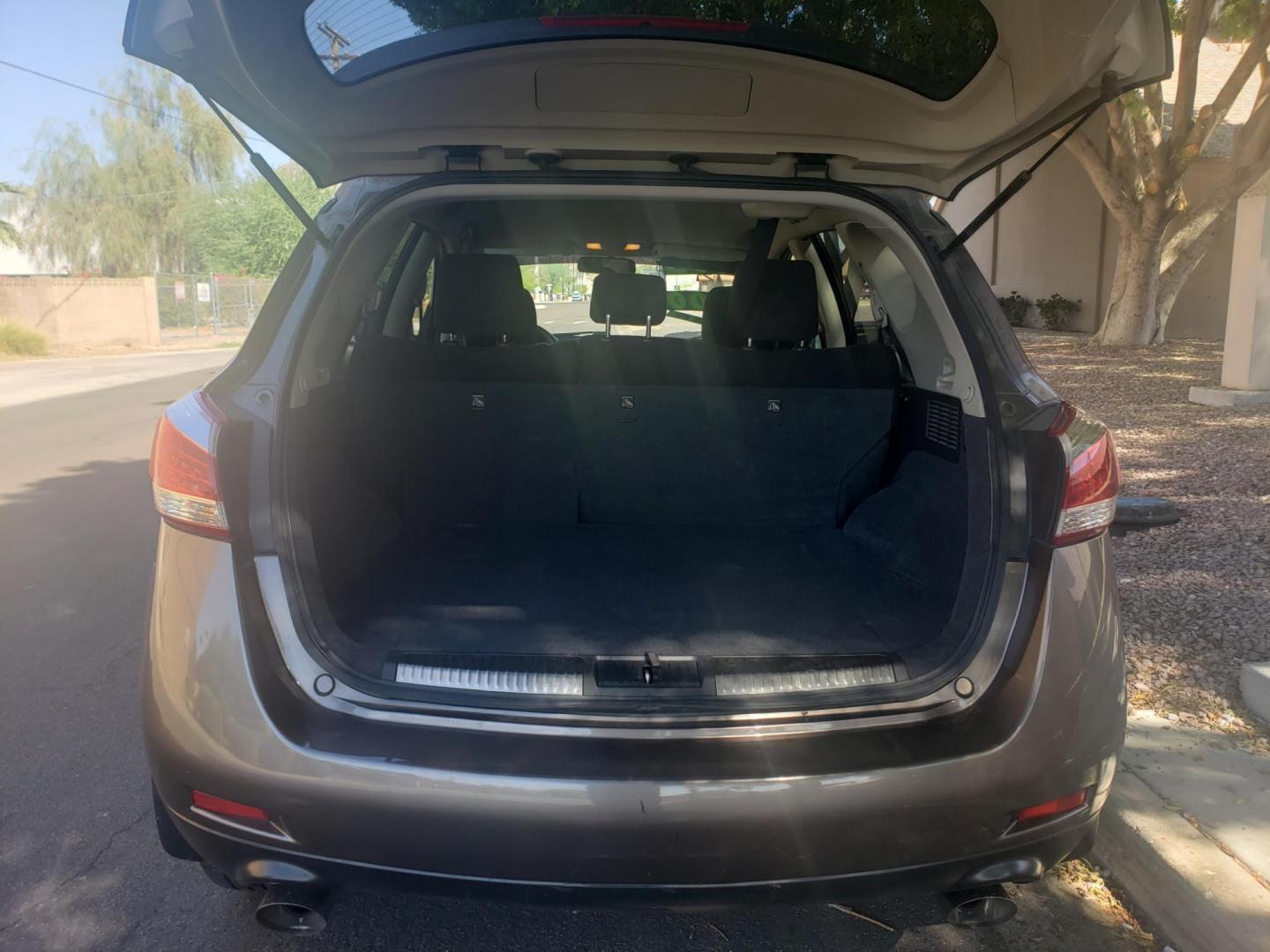 2014 /gray and black Nissan Murano SL AWD (JN8AZ1MW1EW) with an 3.5L V6 DOHC 24V engine, Continuously Variable Transmission transmission, located at 323 E Dunlap Ave., Phoenix, AZ, 85020, (602) 331-9000, 33.567677, -112.069000 - Photo#16