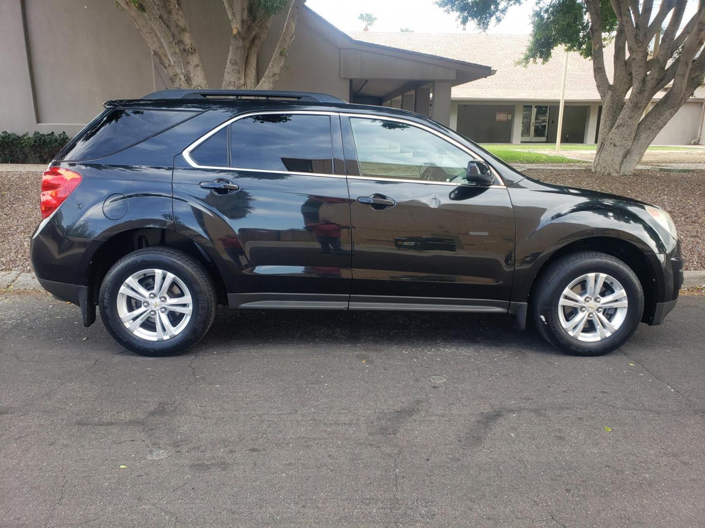 2011 black /gray and black Chevrolet Equinox 1LT 2WD (2CNALDEC1B6) with an 2.4L L4 DOHC 16V engine, 6-Speed Automatic transmission, located at 323 E Dunlap Ave., Phoenix, AZ, 85020, (602) 331-9000, 33.567677, -112.069000 - 2011 Chevrolet Equinox 1LT 2WD,……..EXCELLENT condition,......ONLY 93K MILES.........Ice Cold A/C, Clean Black and gray interior with black cloth seats in near perfect condition, New brakes, Tune up, Stereo/CD Player, Bluetooth, Phone sync, Satellite compatible, Backup camera, This SUV is gorgeo - Photo#4