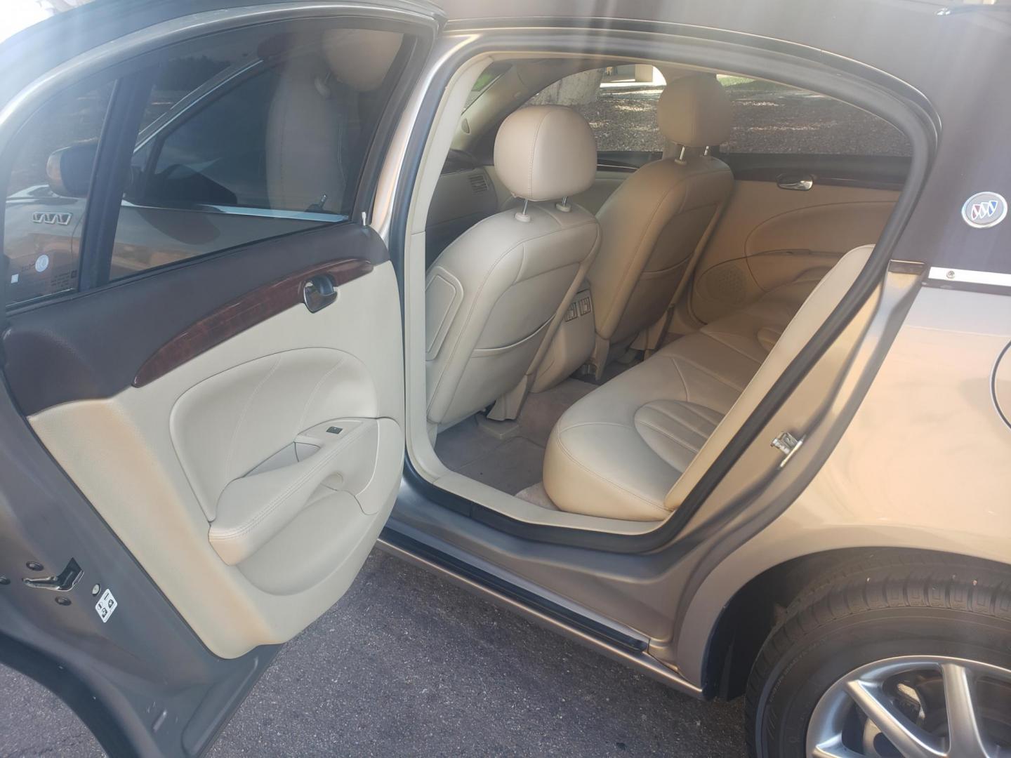 2007 gray /tan Buick Lucerne CXL V6 (1G4HD57287U) with an 3.8L V6 OHV 12V engine, 4-Speed Automatic Overdrive transmission, located at 323 E Dunlap Ave., Phoenix, AZ, 85020, (602) 331-9000, 33.567677, -112.069000 - Photo#9