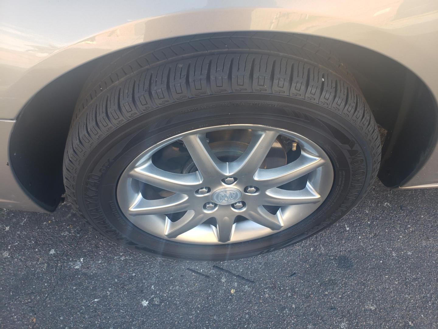 2007 gray /tan Buick Lucerne CXL V6 (1G4HD57287U) with an 3.8L V6 OHV 12V engine, 4-Speed Automatic Overdrive transmission, located at 323 E Dunlap Ave., Phoenix, AZ, 85020, (602) 331-9000, 33.567677, -112.069000 - Photo#17