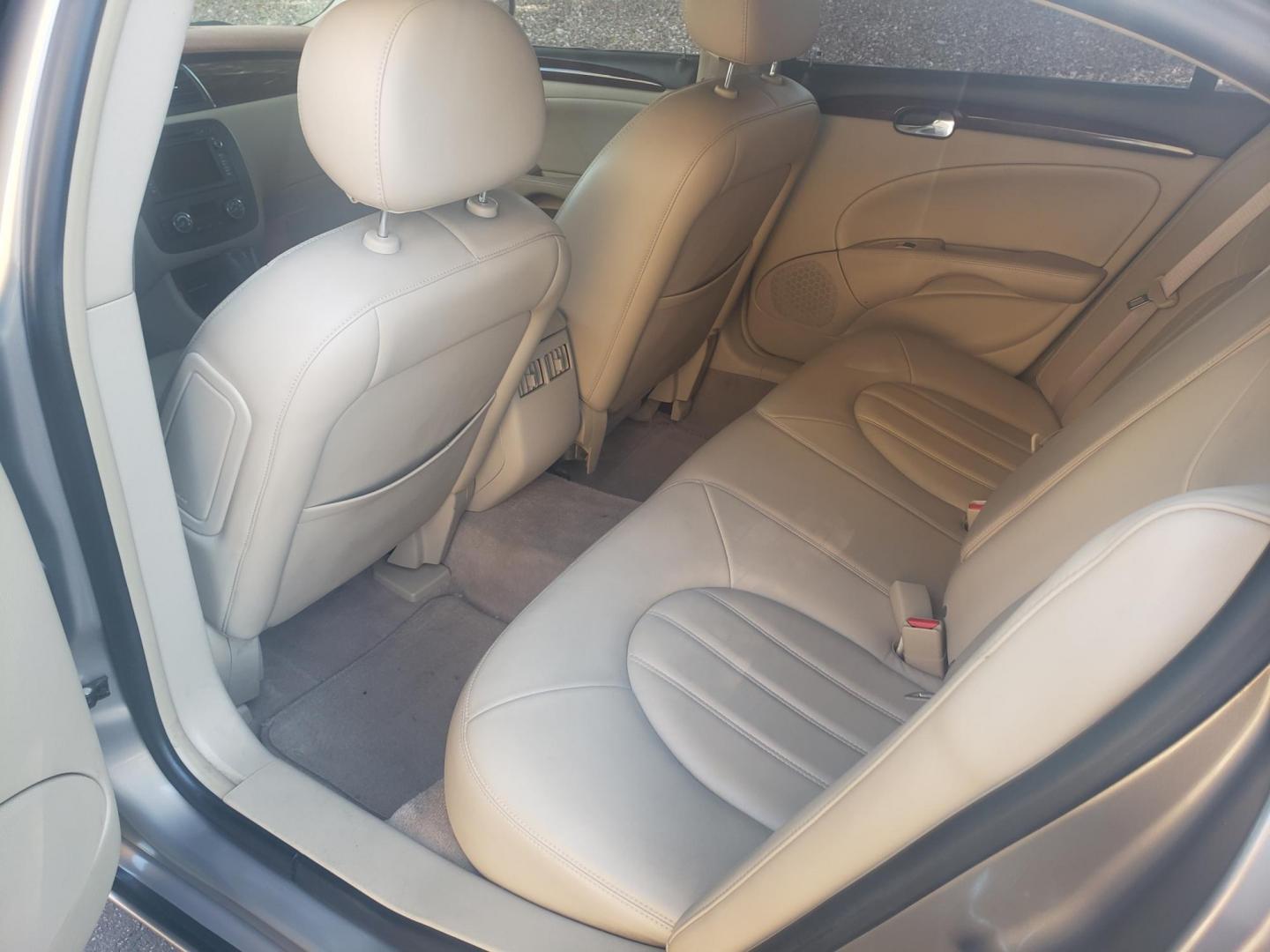 2007 gray /tan Buick Lucerne CXL V6 (1G4HD57287U) with an 3.8L V6 OHV 12V engine, 4-Speed Automatic Overdrive transmission, located at 323 E Dunlap Ave., Phoenix, AZ, 85020, (602) 331-9000, 33.567677, -112.069000 - Photo#10