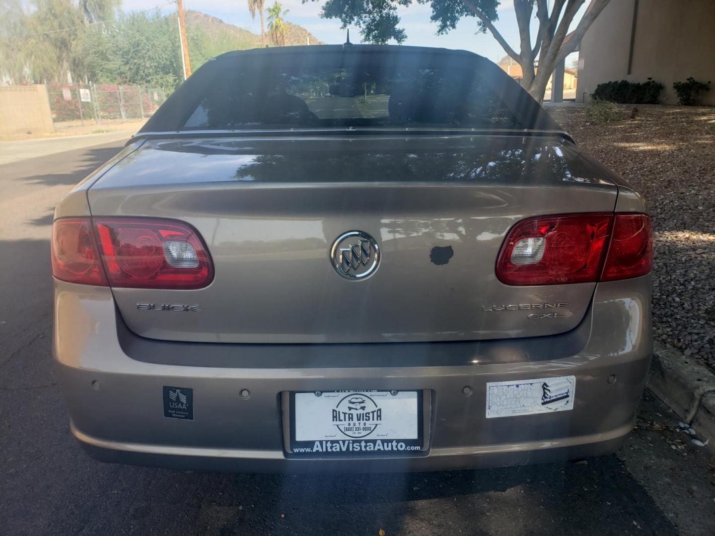 2007 gray /tan Buick Lucerne CXL V6 (1G4HD57287U) with an 3.8L V6 OHV 12V engine, 4-Speed Automatic Overdrive transmission, located at 323 E Dunlap Ave., Phoenix, AZ, 85020, (602) 331-9000, 33.567677, -112.069000 - Photo#6