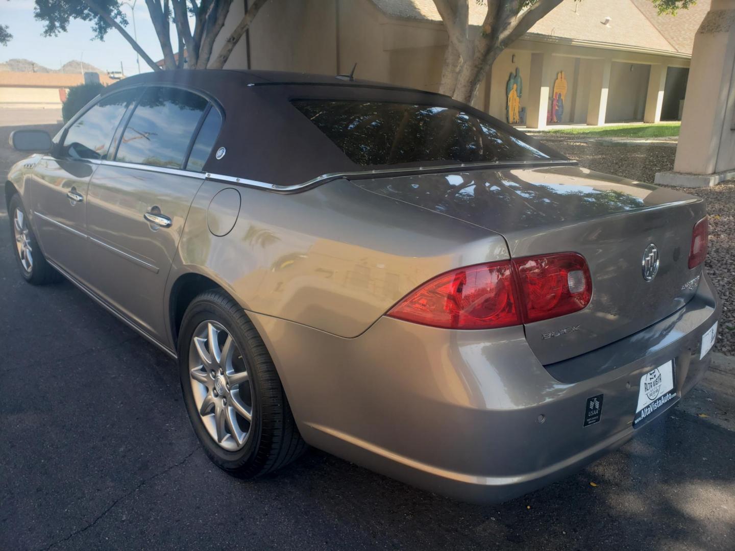 2007 gray /tan Buick Lucerne CXL V6 (1G4HD57287U) with an 3.8L V6 OHV 12V engine, 4-Speed Automatic Overdrive transmission, located at 323 E Dunlap Ave., Phoenix, AZ, 85020, (602) 331-9000, 33.567677, -112.069000 - Photo#4