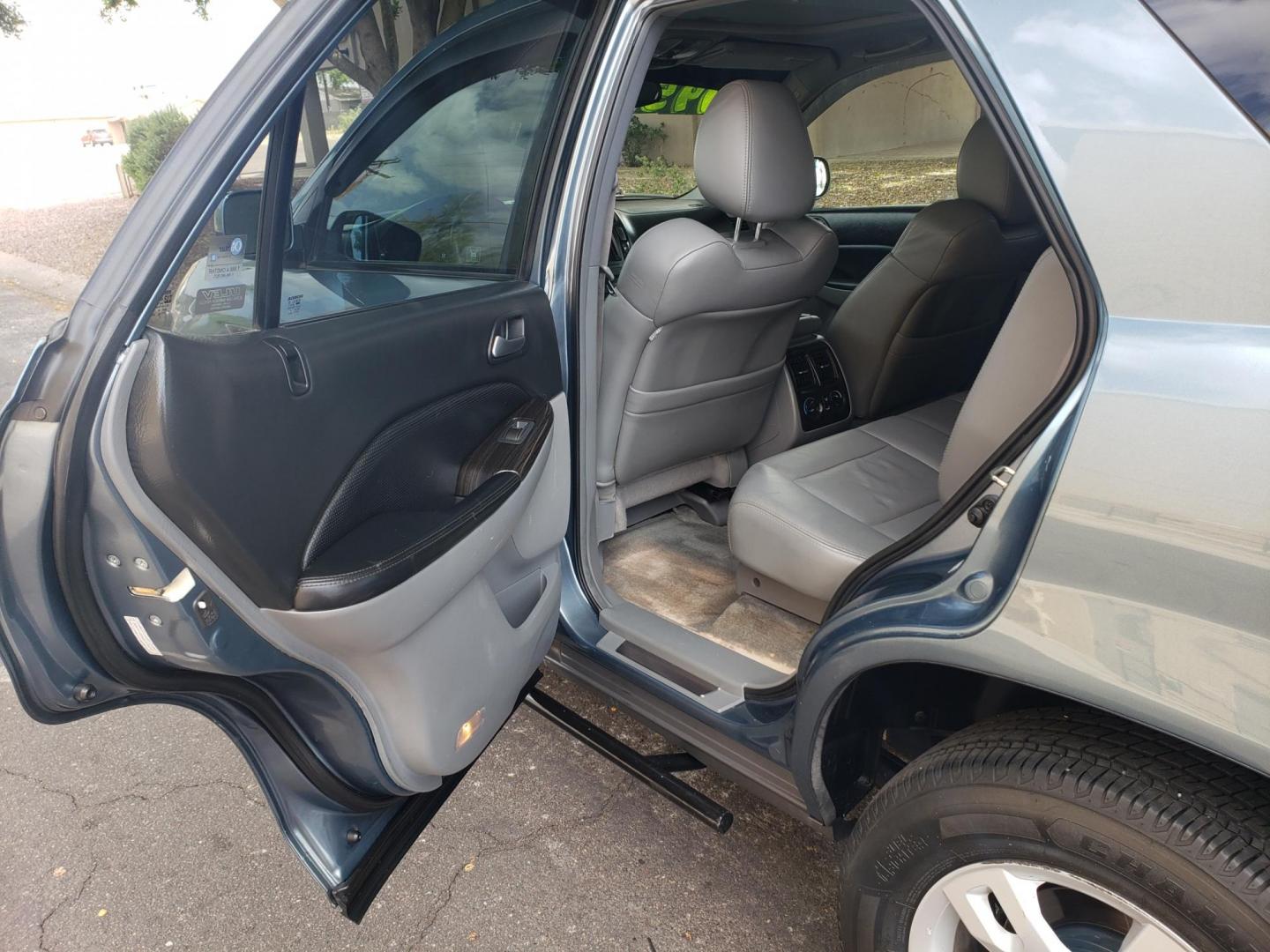 2006 BLUE /GRAY Acura MDX Touring with Navigation System (2HNYD18866H) with an 3.5L V6 SOHC 24V engine, 5-Speed Automatic Overdrive transmission, located at 323 E Dunlap Ave., Phoenix, AZ, 85020, (602) 331-9000, 33.567677, -112.069000 - Photo#10