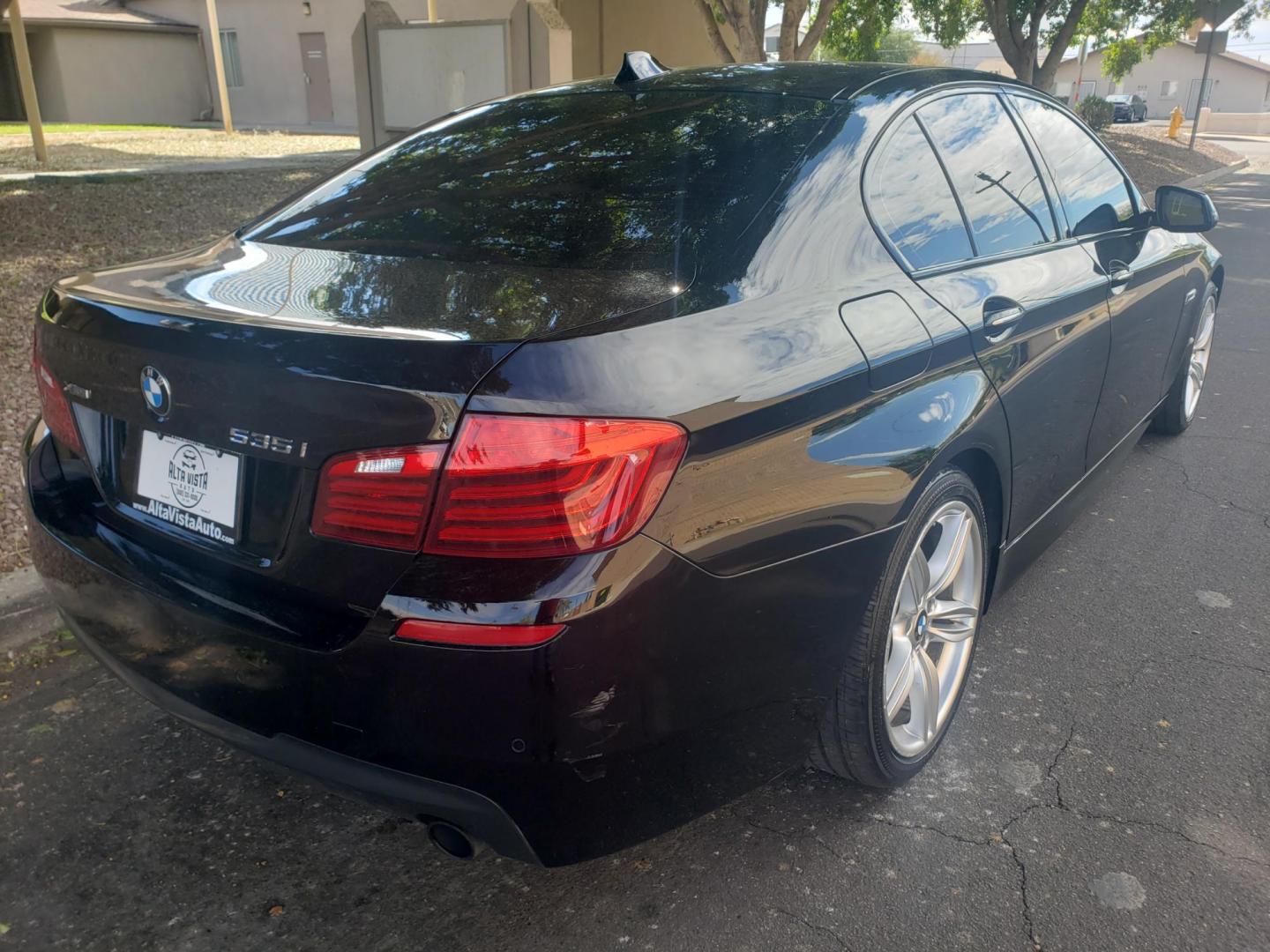 2014 black /black BMW 5-Series 535i xDrive (WBA5B3C58ED) with an 3.0L L6 DOHC 24V engine, 8-Speed Automatic transmission, located at 323 E Dunlap Ave., Phoenix, AZ, 85020, (602) 331-9000, 33.567677, -112.069000 - 2014 BMW 5-Series 535i X Drive,......A True Must See!!.... No accidents, Ice Cold AC, The car is gorgeous inside and out, power windows, power door locks, Gorgeous tinted sunroof, Stereo/Cd Player, Navigation, Phone sync, Bluetooth, Satellite radio compatible, Backup camera, Clean Black Interior wit - Photo#3