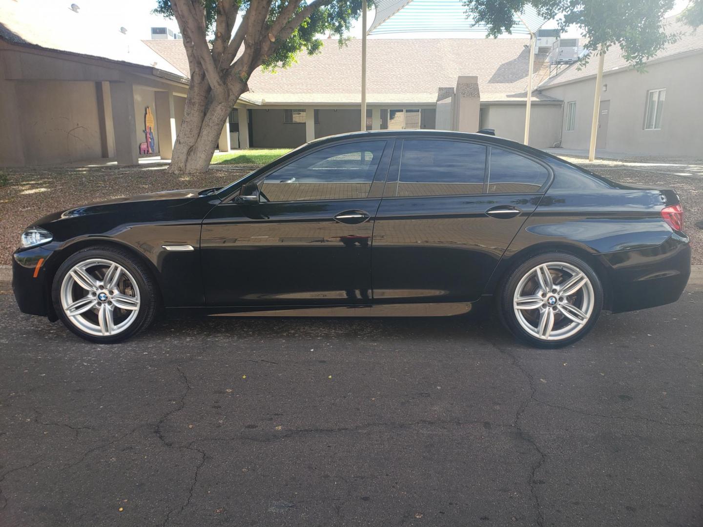 2014 black /black BMW 5-Series 535i xDrive (WBA5B3C58ED) with an 3.0L L6 DOHC 24V engine, 8-Speed Automatic transmission, located at 323 E Dunlap Ave., Phoenix, AZ, 85020, (602) 331-9000, 33.567677, -112.069000 - 2014 BMW 5-Series 535i X Drive,......A True Must See!!.... No accidents, Ice Cold AC, The car is gorgeous inside and out, power windows, power door locks, Gorgeous tinted sunroof, Stereo/Cd Player, Navigation, Phone sync, Bluetooth, Satellite radio compatible, Backup camera, Clean Black Interior wit - Photo#6