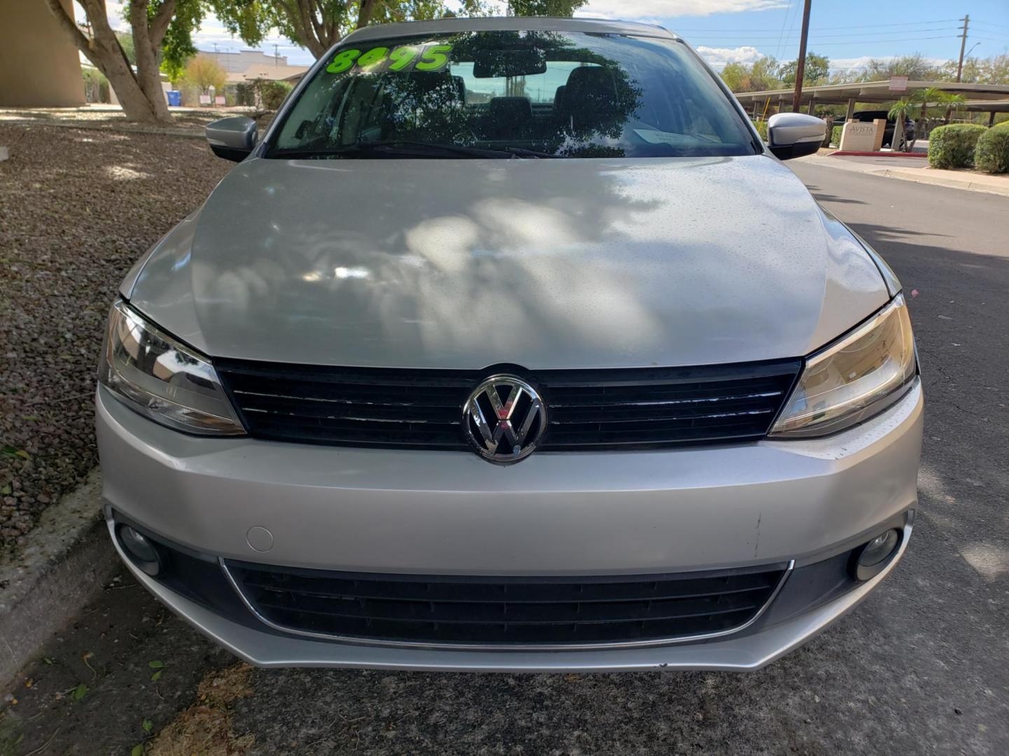 2012 silver /gray and black Volkswagen Jetta SEL (3VWLX7AJ4CM) with an 2.5L L5 DOHC 20V engine, 6-Speed Automatic transmission, located at 323 E Dunlap Ave., Phoenix, AZ, 85020, (602) 331-9000, 33.567677, -112.069000 - 2012 Volkswagen Jetta SEL,......A True Must See!! No accidents, Ice Cold AC, The car is gorgeous inside and out, power windows, power door locks, Gorgeous tinted sunroof, Stereo/Cd Player, Navigation, Phone sync, Bluetooth, Satellite radio compatible, Clean Black and gray Interior with beautiful Bl - Photo#1