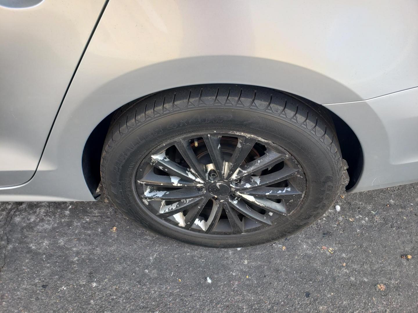 2012 silver /gray and black Volkswagen Jetta SEL (3VWLX7AJ4CM) with an 2.5L L5 DOHC 20V engine, 6-Speed Automatic transmission, located at 323 E Dunlap Ave., Phoenix, AZ, 85020, (602) 331-9000, 33.567677, -112.069000 - Photo#20