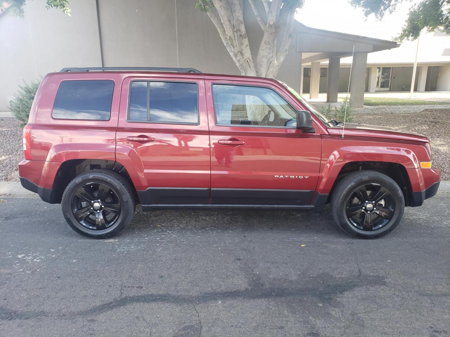 2017 red /gray and lite gray Jeep Patriot Latitude 2WD (1C4NJPFB0HD) with an 2.4L L4 DOHC 16V engine, automatic transmission, located at 323 E Dunlap Ave., Phoenix, AZ, 85020, (602) 331-9000, 33.567677, -112.069000 - 2017 Jeep Patriot Latitude 2WD,…….Ice Cold A/C, Clean gray and lite gray interior with gray cloth seats in good condition, New brakes, Tune up, touch screen Stereo/CD Player, Bluetooth, Phone sync, Satellite compatible, backup camera, This SUV is gorgeous inside and out, Incredible gas mileage! - Photo#4