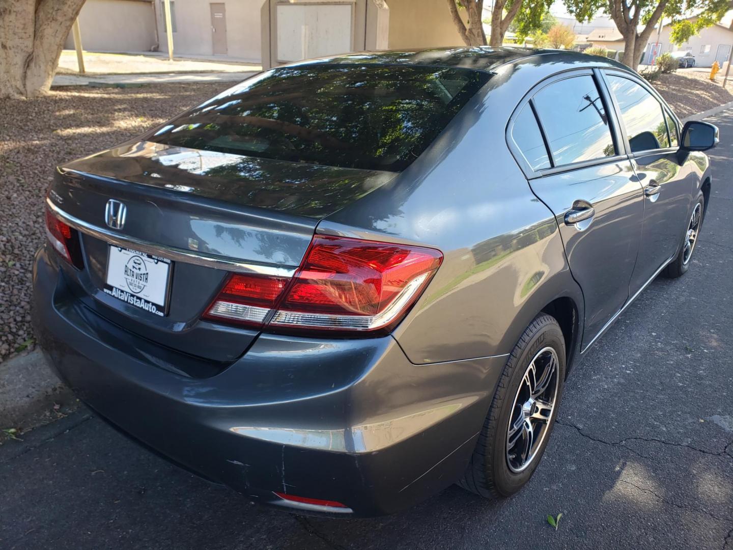 2013 gray /gray and black Honda Civic LX Sedan 5-Speed AT (2HGFB2F59DH) with an 1.8L L4 SOHC 16V engine, 5-Speed Automatic transmission, located at 323 E Dunlap Ave., Phoenix, AZ, 85020, (602) 331-9000, 33.567677, -112.069000 - 2013 Honda Civic LX Sedan 5-Speed AT,……. EXCELLENT condition,…… A Real Must See!!.... No accidents, Power everything, Ice cold ac, black and gray interior with gray cloth seats in near perfect condition, power windows, power door locks, stereo/cd player, phone sync, blue tooth, backup camera - Photo#3