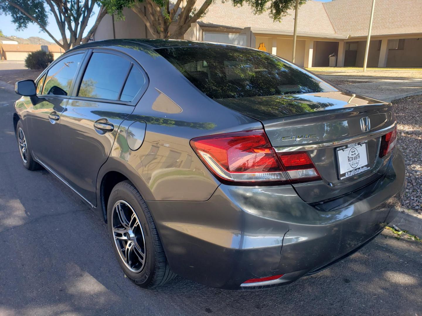 2013 gray /gray and black Honda Civic LX Sedan 5-Speed AT (2HGFB2F59DH) with an 1.8L L4 SOHC 16V engine, 5-Speed Automatic transmission, located at 323 E Dunlap Ave., Phoenix, AZ, 85020, (602) 331-9000, 33.567677, -112.069000 - 2013 Honda Civic LX Sedan 5-Speed AT,……. EXCELLENT condition,…… A Real Must See!!.... No accidents, Power everything, Ice cold ac, black and gray interior with gray cloth seats in near perfect condition, power windows, power door locks, stereo/cd player, phone sync, blue tooth, backup camera - Photo#5