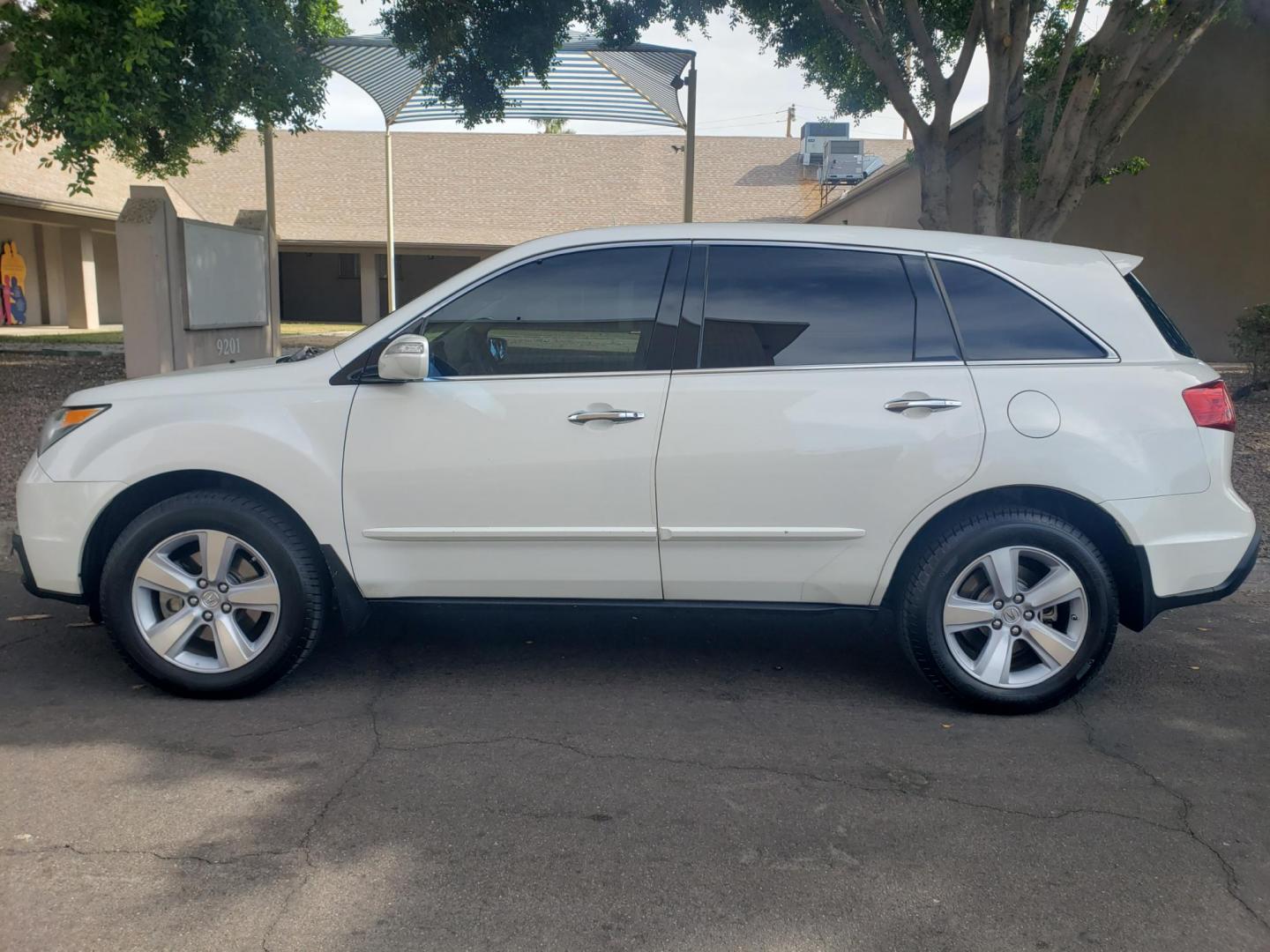 2011 WHITE /gray and tan Acura MDX 6-Spd AT w/Tech Package (2HNYD2H69BH) with an 3.5L V6 SOHC 24V engine, 6-Speed Automatic transmission, located at 323 E Dunlap Ave., Phoenix, AZ, 85020, (602) 331-9000, 33.567677, -112.069000 - 2011 Acura MDX 6-Spd AT w/Tech Package,……. EXCELLENT condition,…… A Real Must See!!.... No accidents, Power everything, Ice cold ac, gray and tan interior with tan leather seats in near perfect condition, power windows, power door locks, stereo/cd player, phone sync, blue tooth, backup camer - Photo#6