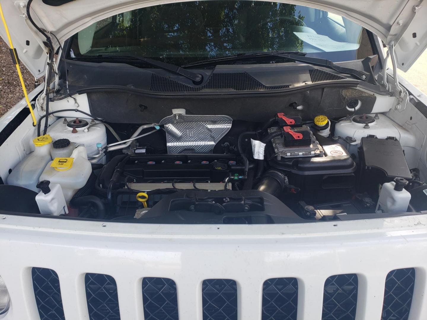 2015 WHITE /gray and black Jeep Patriot Sport 2WD (1C4NJPBA8FD) with an 2.0L L4 DOHC 16V engine, automatic transmission, located at 323 E Dunlap Ave., Phoenix, AZ, 85020, (602) 331-9000, 33.567677, -112.069000 - 2015 Jeep Patriot Sport 2WD,…….Ice Cold A/C, Clean gray and black interior with black cloth seats in good condition, New brakes, Tune up, Stereo/CD Player, Bluetooth, Phone sync, Satellite compatible, This SUV is gorgeous inside and out, Incredible gas mileage! Arizona title , Runs and Drives Ex - Photo#15