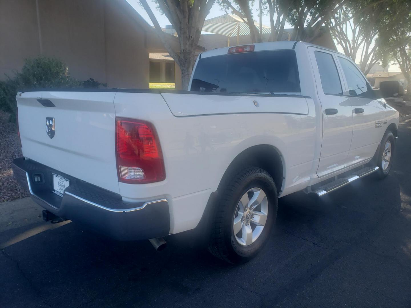 2016 WHITE /gray and black RAM 1500 Tradesman Quad Cab 2WD (1C6RR6FT4GS) with an 5.7L V8 OHV 16V engine, 6A transmission, located at 323 E Dunlap Ave., Phoenix, AZ, 85020, (602) 331-9000, 33.567677, -112.069000 - 2016 RAM 1500 Tradesman Quad Cab 2WD,.......EXCELLENT condition,........ Ice Cold A/C, Clean black and gray interior with gray cloth seats in near perfect condition, New brakes, Tune up, Stereo/CD Player, Bluetooth, Phone sync, satellite compatible, Ram bed boxs on each side, This SUV is gorgeous in - Photo#3