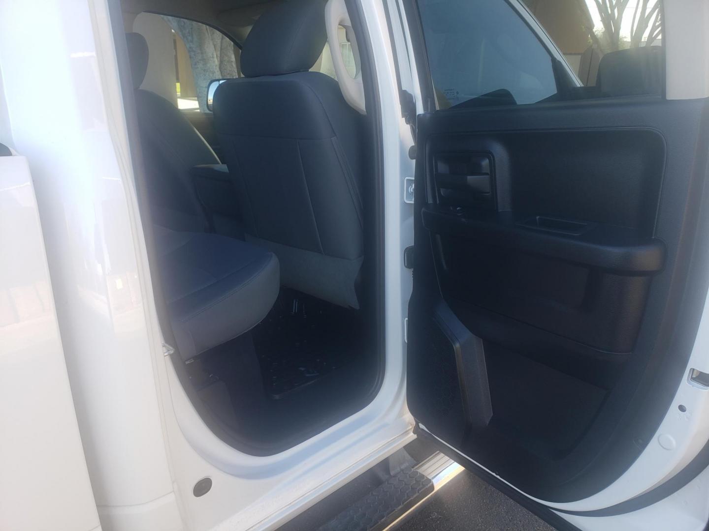 2016 WHITE /gray and black RAM 1500 Tradesman Quad Cab 2WD (1C6RR6FT4GS) with an 5.7L V8 OHV 16V engine, 6A transmission, located at 323 E Dunlap Ave., Phoenix, AZ, 85020, (602) 331-9000, 33.567677, -112.069000 - 2016 RAM 1500 Tradesman Quad Cab 2WD,.......EXCELLENT condition,........ Ice Cold A/C, Clean black and gray interior with gray cloth seats in near perfect condition, New brakes, Tune up, Stereo/CD Player, Bluetooth, Phone sync, satellite compatible, Ram bed boxs on each side, This SUV is gorgeous in - Photo#16