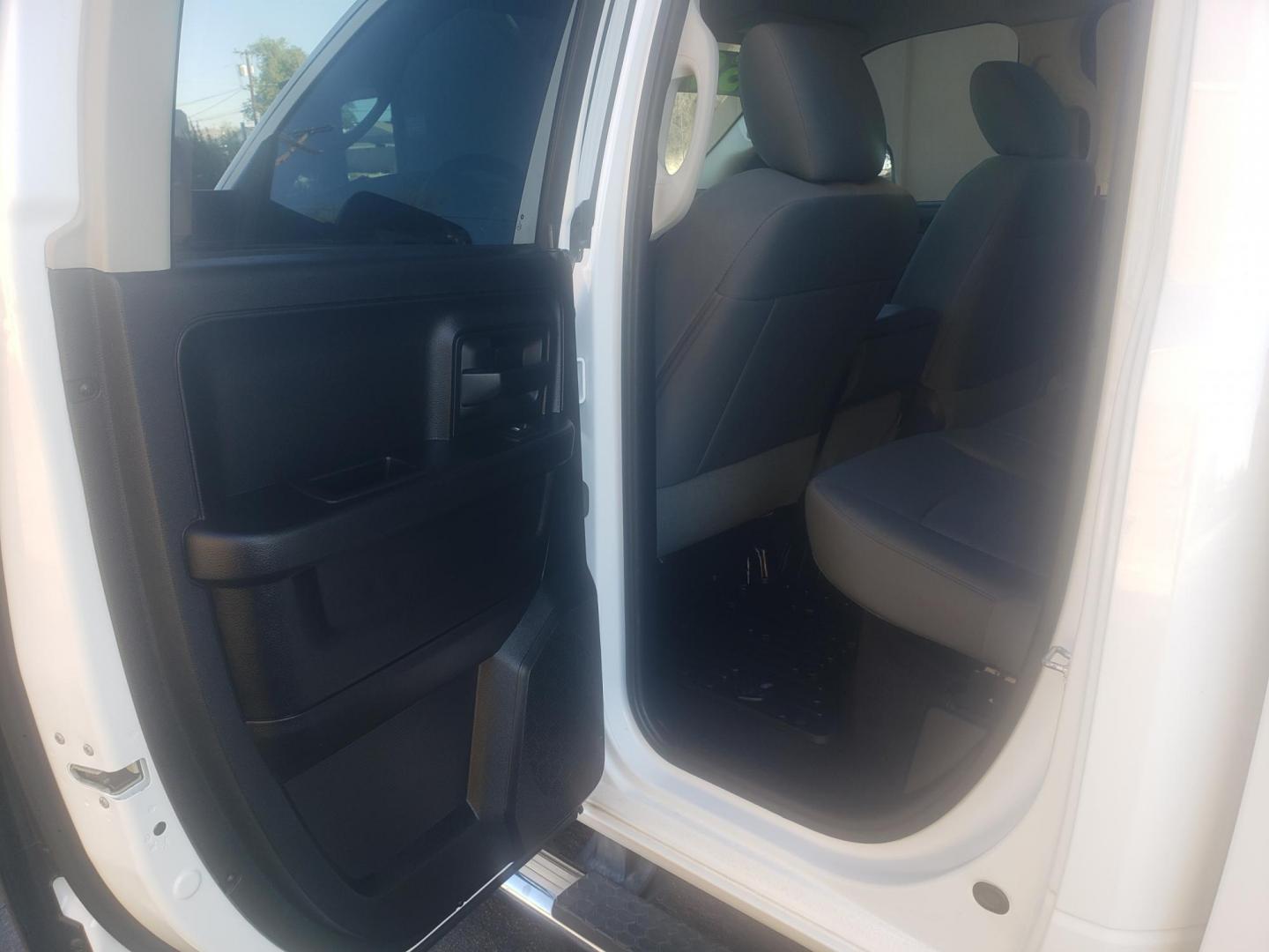 2016 WHITE /gray and black RAM 1500 Tradesman Quad Cab 2WD (1C6RR6FT4GS) with an 5.7L V8 OHV 16V engine, 6A transmission, located at 323 E Dunlap Ave., Phoenix, AZ, 85020, (602) 331-9000, 33.567677, -112.069000 - 2016 RAM 1500 Tradesman Quad Cab 2WD,.......EXCELLENT condition,........ Ice Cold A/C, Clean black and gray interior with gray cloth seats in near perfect condition, New brakes, Tune up, Stereo/CD Player, Bluetooth, Phone sync, satellite compatible, Ram bed boxs on each side, This SUV is gorgeous in - Photo#12