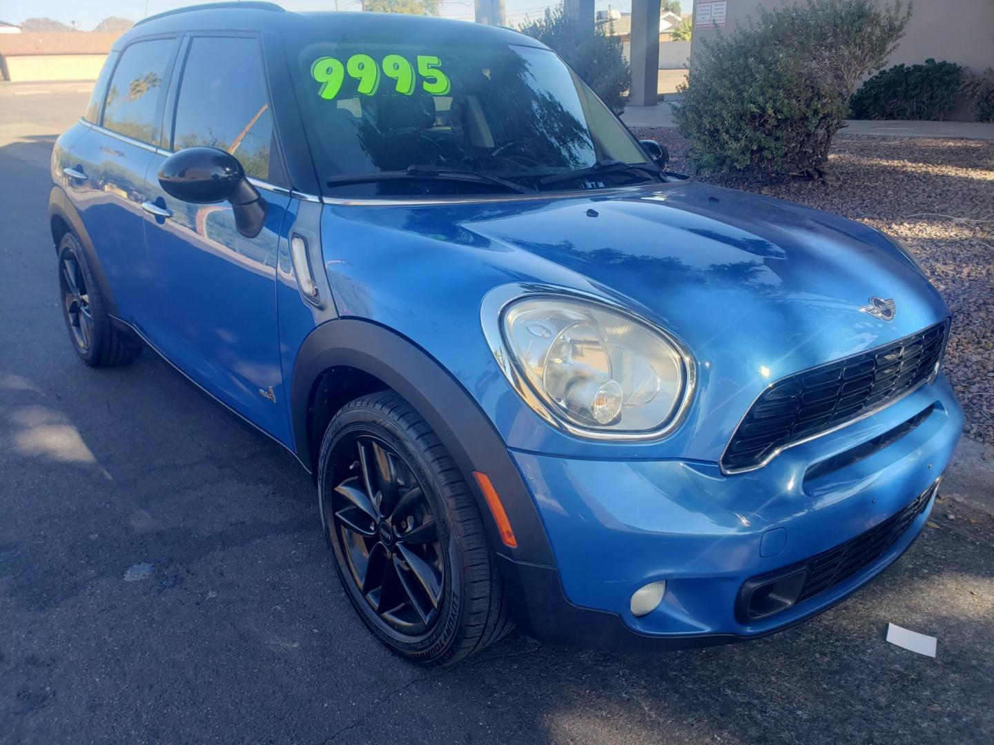 2013 BLUE /gray and black Mini Countryman S ALL4 (WMWZC5C55DW) with an 1.6L L4 DOHC 16V TURBO engine, manuel transmission, located at 323 E Dunlap Ave., Phoenix, AZ, 85020, (602) 331-9000, 33.567677, -112.069000 - Photo#2