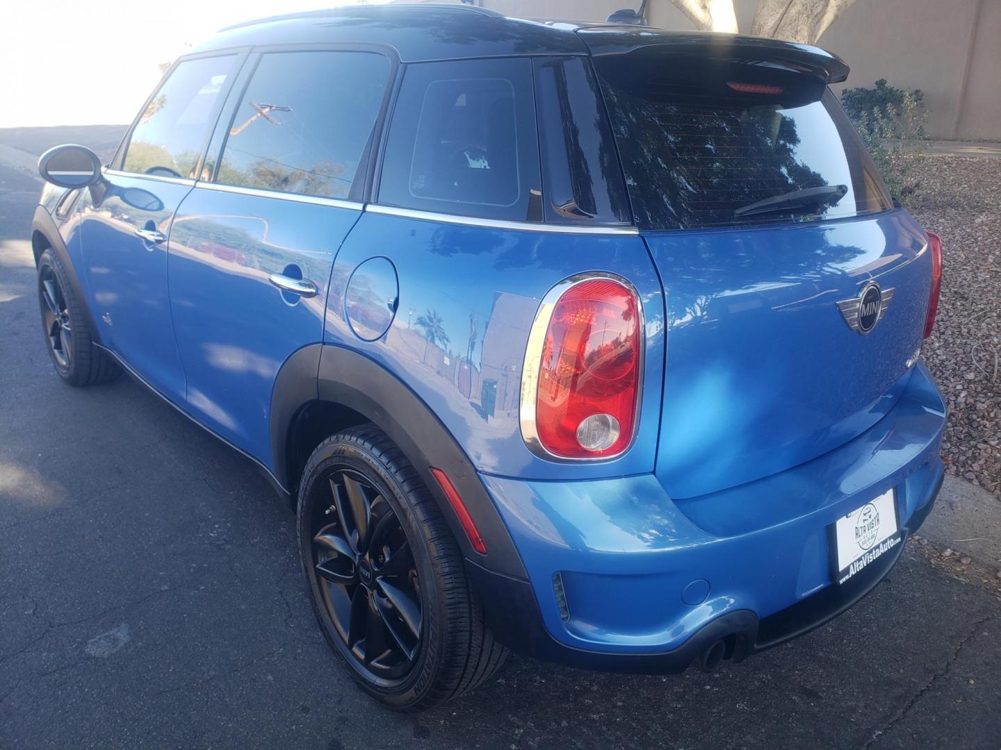 2013 BLUE /gray and black Mini Countryman S ALL4 (WMWZC5C55DW) with an 1.6L L4 DOHC 16V TURBO engine, manuel transmission, located at 323 E Dunlap Ave., Phoenix, AZ, 85020, (602) 331-9000, 33.567677, -112.069000 - Photo#5