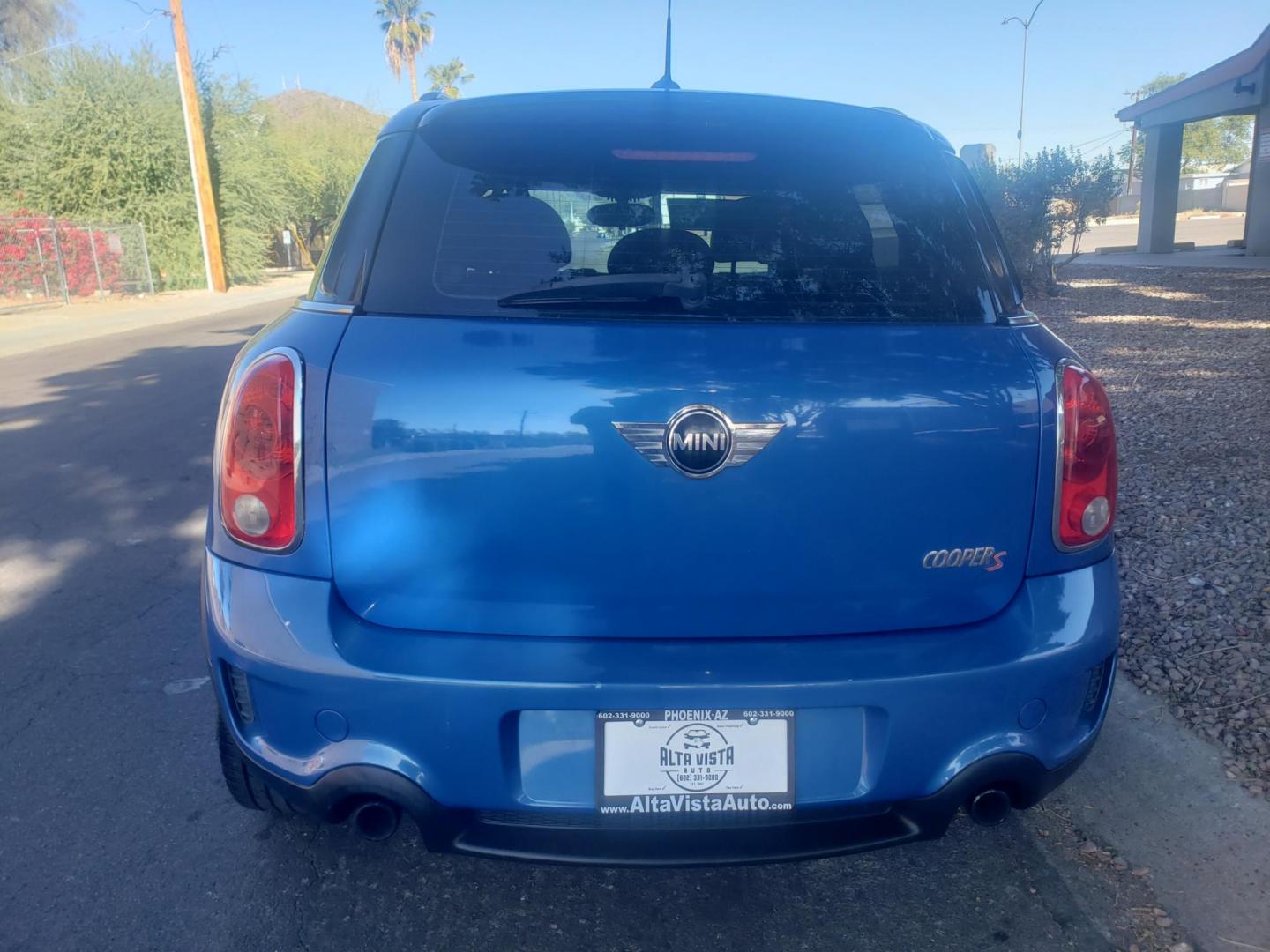 2013 BLUE /gray and black Mini Countryman S ALL4 (WMWZC5C55DW) with an 1.6L L4 DOHC 16V TURBO engine, manuel transmission, located at 323 E Dunlap Ave., Phoenix, AZ, 85020, (602) 331-9000, 33.567677, -112.069000 - Photo#7