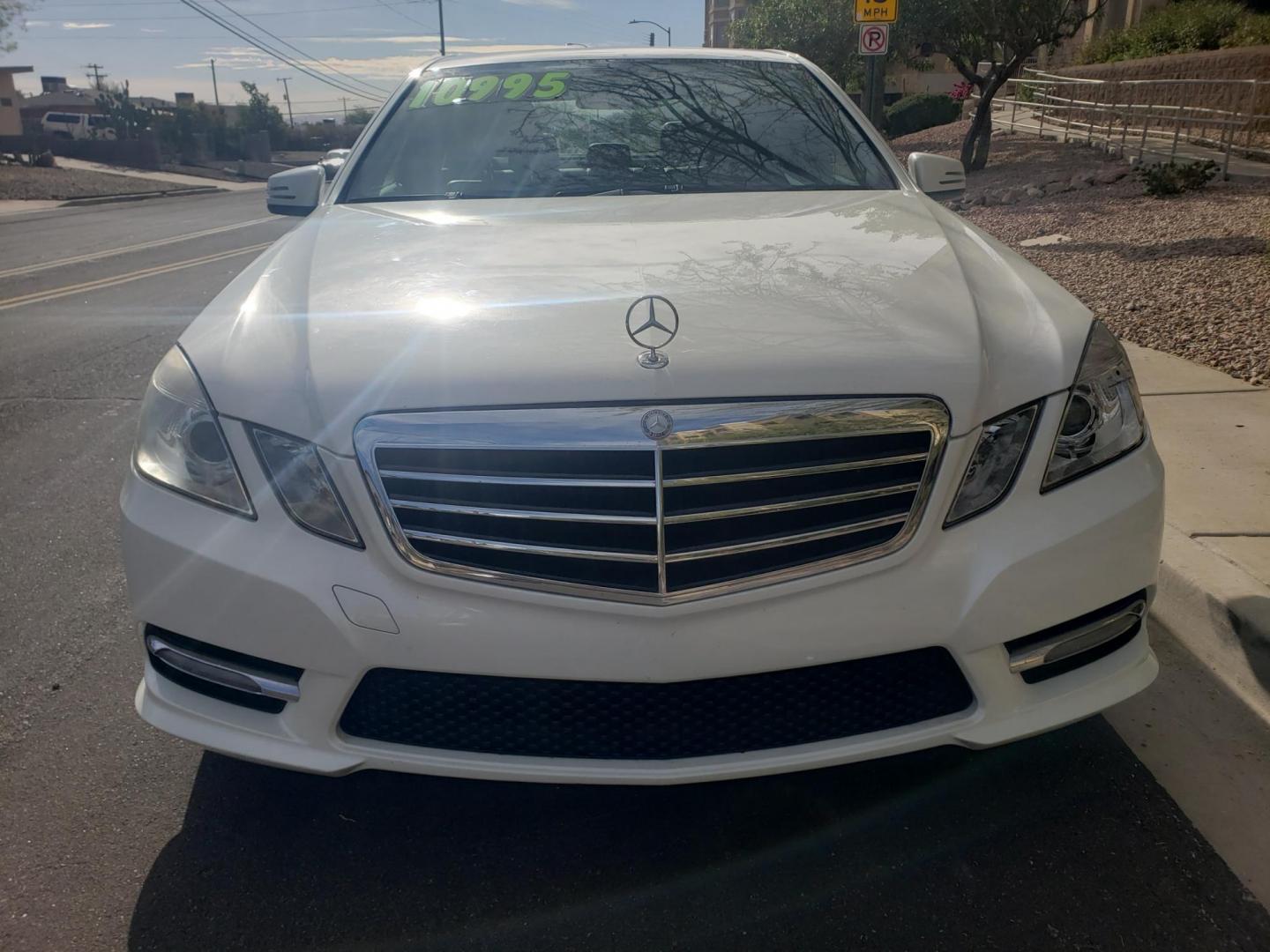 2012 WHITE /Tan and black Mercedes-Benz E-Class E350 Sedan (WDDHF5KB3CA) with an 3.5L V6 DOHC 24V engine, 7-Speed Automatic transmission, located at 323 E Dunlap Ave., Phoenix, AZ, 85020, (602) 331-9000, 33.567677, -112.069000 - Photo#1