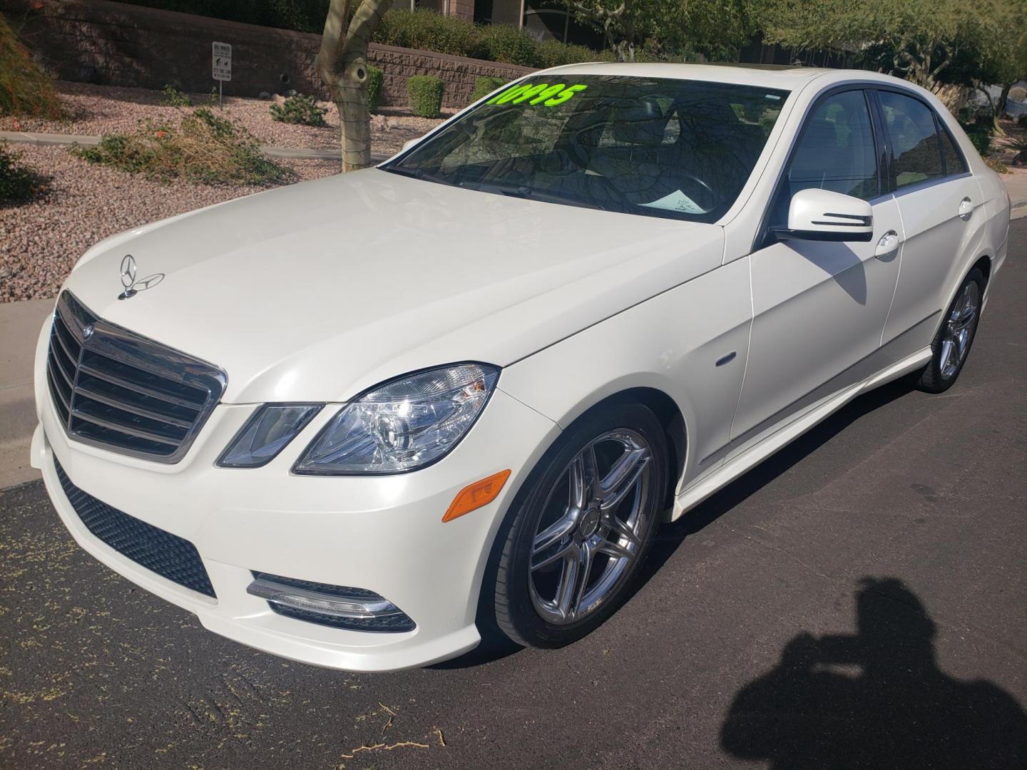 2012 WHITE /Tan and black Mercedes-Benz E-Class E350 Sedan (WDDHF5KB3CA) with an 3.5L V6 DOHC 24V engine, 7-Speed Automatic transmission, located at 323 E Dunlap Ave., Phoenix, AZ, 85020, (602) 331-9000, 33.567677, -112.069000 - Photo#0