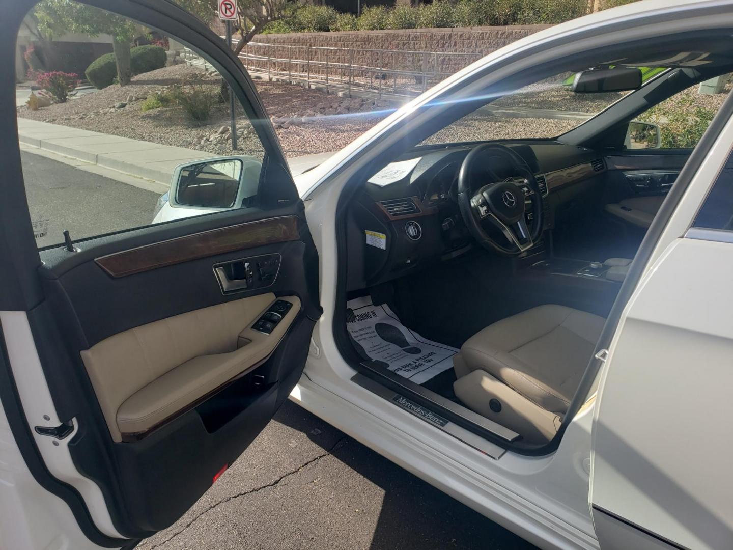 2012 WHITE /Tan and black Mercedes-Benz E-Class E350 Sedan (WDDHF5KB3CA) with an 3.5L V6 DOHC 24V engine, 7-Speed Automatic transmission, located at 323 E Dunlap Ave., Phoenix, AZ, 85020, (602) 331-9000, 33.567677, -112.069000 - Photo#8