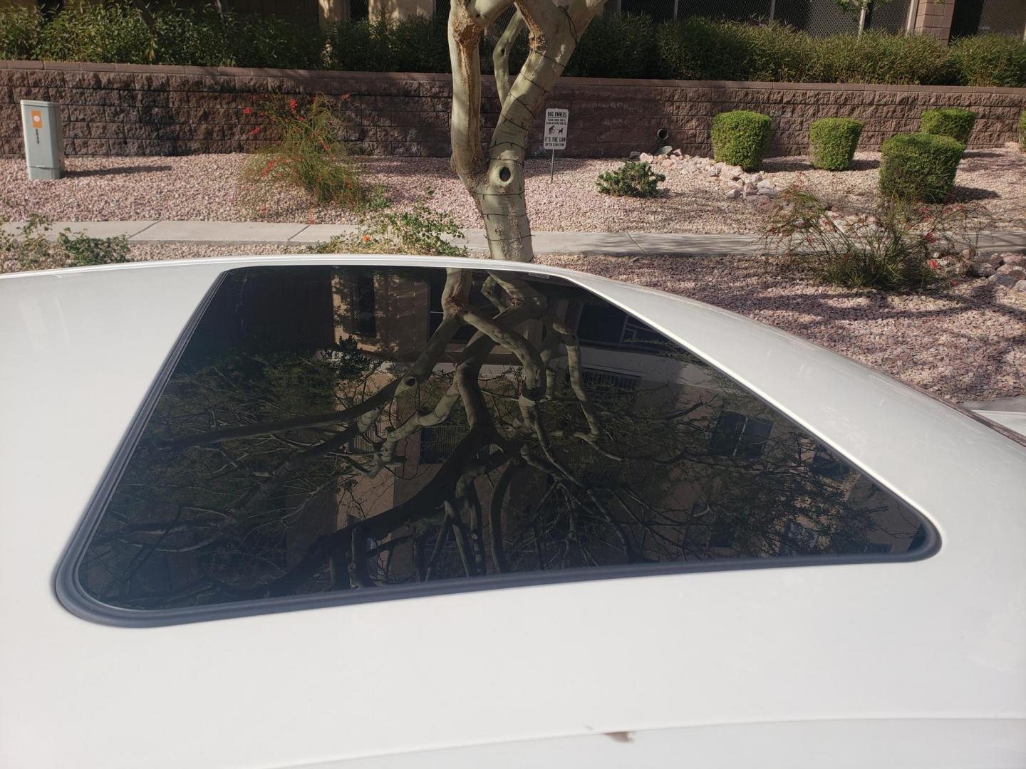 2012 WHITE /Tan and black Mercedes-Benz E-Class E350 Sedan (WDDHF5KB3CA) with an 3.5L V6 DOHC 24V engine, 7-Speed Automatic transmission, located at 323 E Dunlap Ave., Phoenix, AZ, 85020, (602) 331-9000, 33.567677, -112.069000 - Photo#16