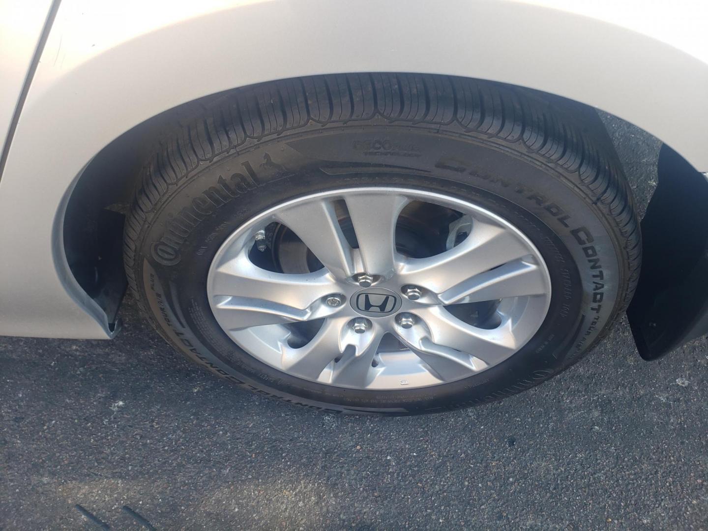 2012 silver /gray and black Honda Accord LX-P Sedan AT (1HGCP2F49CA) with an 2.4L L4 DOHC 16V engine, 5-Speed Automatic transmission, located at 323 E Dunlap Ave., Phoenix, AZ, 85020, (602) 331-9000, 33.567677, -112.069000 - Photo#18