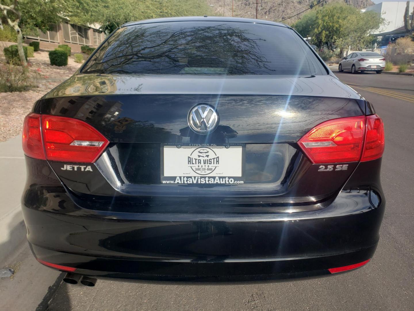 2013 black /gray and black Volkswagen Jetta SE (3VWDX7AJ3DM) with an 2.5L L5 DOHC 20V engine, 6-Speed Automatic transmission, located at 323 E Dunlap Ave., Phoenix, AZ, 85020, (602) 331-9000, 33.567677, -112.069000 - Photo#7