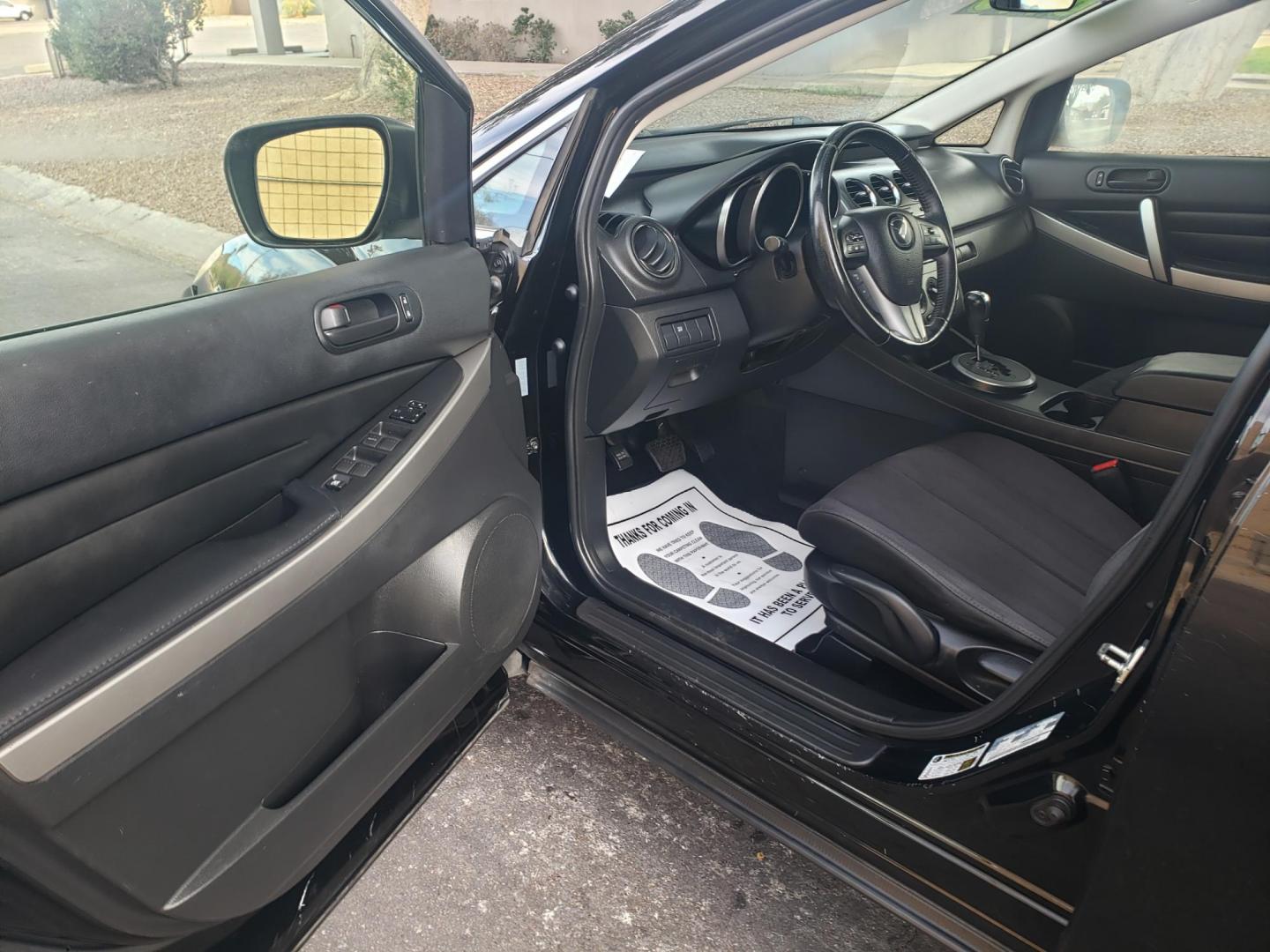 2012 black /gray and black Mazda CX-7 i Sport (JM3ER2BM9C0) with an 2.5L L4 DOHC 16V engine, 5-Speed Automatic transmission, located at 323 E Dunlap Ave., Phoenix, AZ, 85020, (602) 331-9000, 33.567677, -112.069000 - 2012 Mazda CX-7 i Sport,…….Ice Cold A/C, Clean gray and black interior with black cloth seats in good condition, New brakes, Tune up, Stereo/CD Player, Bluetooth, Phone sync, Satellite compatible, This SUV is gorgeous inside and out, Incredible gas mileage! Arizona title , Runs and Drives Excel - Photo#8