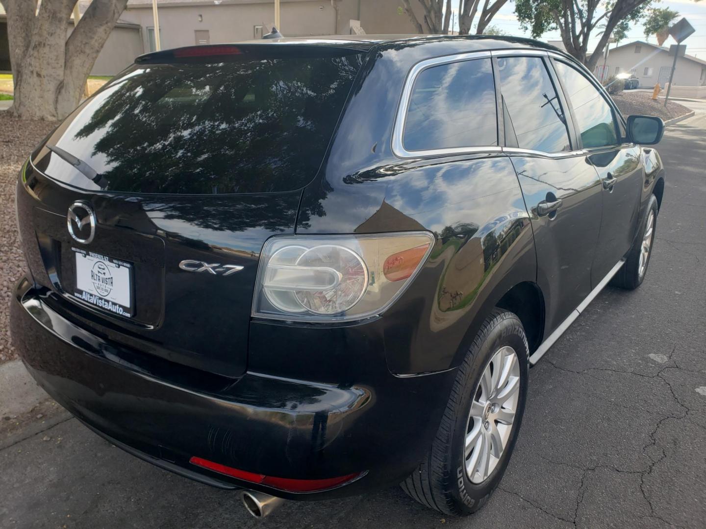 2012 black /gray and black Mazda CX-7 i Sport (JM3ER2BM9C0) with an 2.5L L4 DOHC 16V engine, 5-Speed Automatic transmission, located at 323 E Dunlap Ave., Phoenix, AZ, 85020, (602) 331-9000, 33.567677, -112.069000 - 2012 Mazda CX-7 i Sport,…….Ice Cold A/C, Clean gray and black interior with black cloth seats in good condition, New brakes, Tune up, Stereo/CD Player, Bluetooth, Phone sync, Satellite compatible, This SUV is gorgeous inside and out, Incredible gas mileage! Arizona title , Runs and Drives Excel - Photo#3