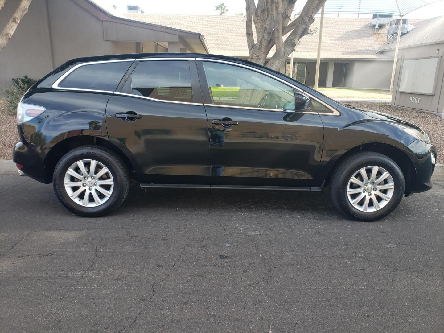 2012 black /gray and black Mazda CX-7 i Sport (JM3ER2BM9C0) with an 2.5L L4 DOHC 16V engine, 5-Speed Automatic transmission, located at 323 E Dunlap Ave., Phoenix, AZ, 85020, (602) 331-9000, 33.567677, -112.069000 - 2012 Mazda CX-7 i Sport,…….Ice Cold A/C, Clean gray and black interior with black cloth seats in good condition, New brakes, Tune up, Stereo/CD Player, Bluetooth, Phone sync, Satellite compatible, This SUV is gorgeous inside and out, Incredible gas mileage! Arizona title , Runs and Drives Excel - Photo#4