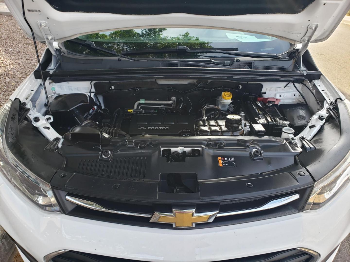 2019 WHITE /gray and black Chevrolet Trax LS FWD (3GNCJKSB0KL) with an 1.4L L4 DOHC 16V engine, 6A transmission, located at 323 E Dunlap Ave., Phoenix, AZ, 85020, (602) 331-9000, 33.567677, -112.069000 - 2019 Chevrolet Trax LS FWD,……. EXCELLENT condition,…… A Real Must See!!.... No accidents, Power everything, Ice cold ac, gray and black interior with black cloth seats in near perfect condition, power windows, power door locks, stereo/cd player, phone sync, blue tooth, clean Arizona title, R - Photo#17