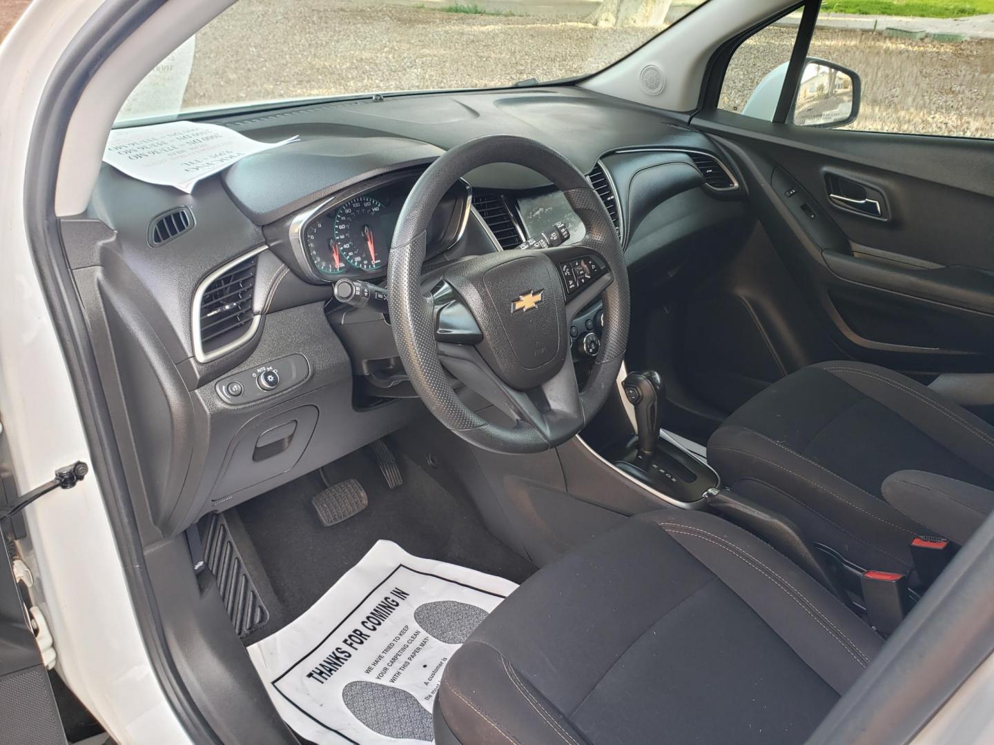 2019 WHITE /gray and black Chevrolet Trax LS FWD (3GNCJKSB0KL) with an 1.4L L4 DOHC 16V engine, 6A transmission, located at 323 E Dunlap Ave., Phoenix, AZ, 85020, (602) 331-9000, 33.567677, -112.069000 - 2019 Chevrolet Trax LS FWD,……. EXCELLENT condition,…… A Real Must See!!.... No accidents, Power everything, Ice cold ac, gray and black interior with black cloth seats in near perfect condition, power windows, power door locks, stereo/cd player, phone sync, blue tooth, clean Arizona title, R - Photo#9