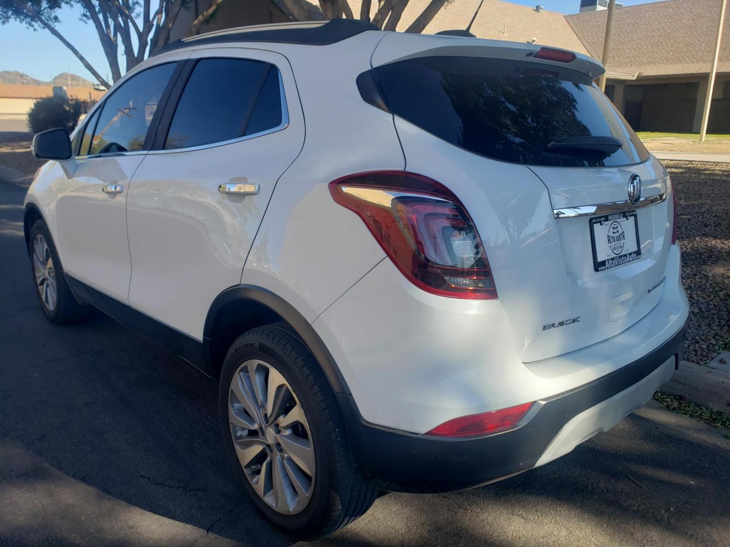 2018 WHITE /gray and black Buick Encore Preferred FWD (KL4CJASB0JB) with an 1.4L L4 DOHC 16V TURBO engine, 6A transmission, located at 323 E Dunlap Ave., Phoenix, AZ, 85020, (602) 331-9000, 33.567677, -112.069000 - 2018 Buick Encore Preferred FWD,....EXCELLENT condition, Ice Cold A/C, Black and gray interior with black leather seats in near perfect condition, New brakes, Tune up, Stereo/CD Player, Bluetooth, Phone sync, backup camera, satellite compatible, This suv is gorgeous inside and out, Incredible gas mi - Photo#5