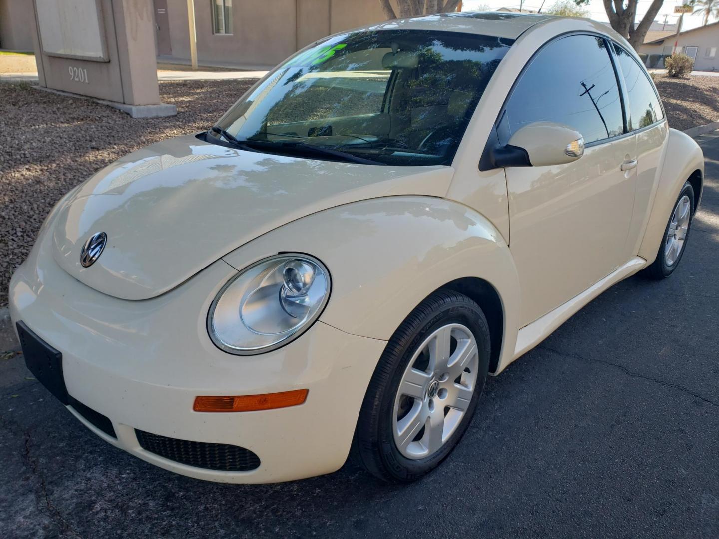 2007 yellow /Tan and black Volkswagen New Beetle 2.5L PZEV (3VWRG31C17M) with an 2.5L L5 DOHC 20V engine, 6-Speed Automatic transmission, located at 323 E Dunlap Ave., Phoenix, AZ, 85020, (602) 331-9000, 33.567677, -112.069000 - 2007 Volkswagen New Beetle 2.5L PZEV,.... CASH ONLY PRICING!!!......Ice Cold A/C, Black and tan interior with tan leather seats in near perfect condition, New brakes, Tune up, Stereo/CD/MP3 Player, satellite compatible, Gorgeous tinted sunroof This car is gorgeous inside and out, Incredible gas mil - Photo#0