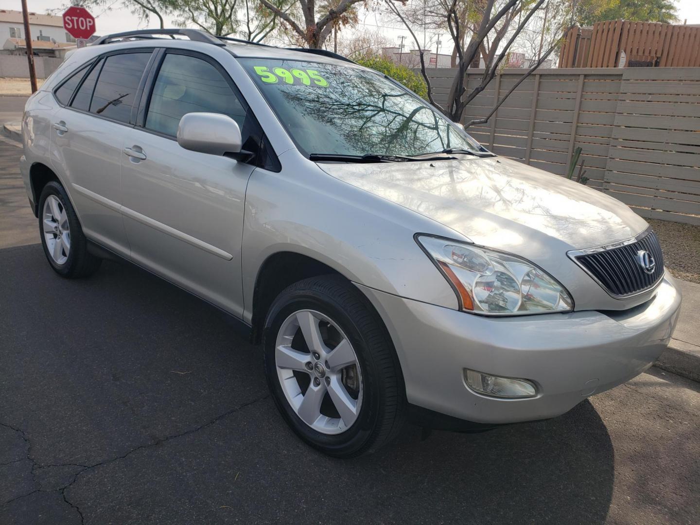 2007 silver /gray and black Lexus RX 350 FWD (2T2GK31U17C) with an 3.5L V6 DOHC 24V engine, 5-Speed Automatic Overdrive transmission, located at 323 E Dunlap Ave., Phoenix, AZ, 85020, (602) 331-9000, 33.567677, -112.069000 - 2007 Lexus RX 350 FWD,……..CASH PRICE ONLY.......Ice Cold A/C, Clean Black and gray interior with gray leather seats, gorgeous tinted sunroof, New brakes, Tune up, Stereo/CD/MP3 Player, Bluetooth, Phone sync, Satellite compatible, This suv is clean inside and out, Incredible gas mileage! Arizona - Photo#2