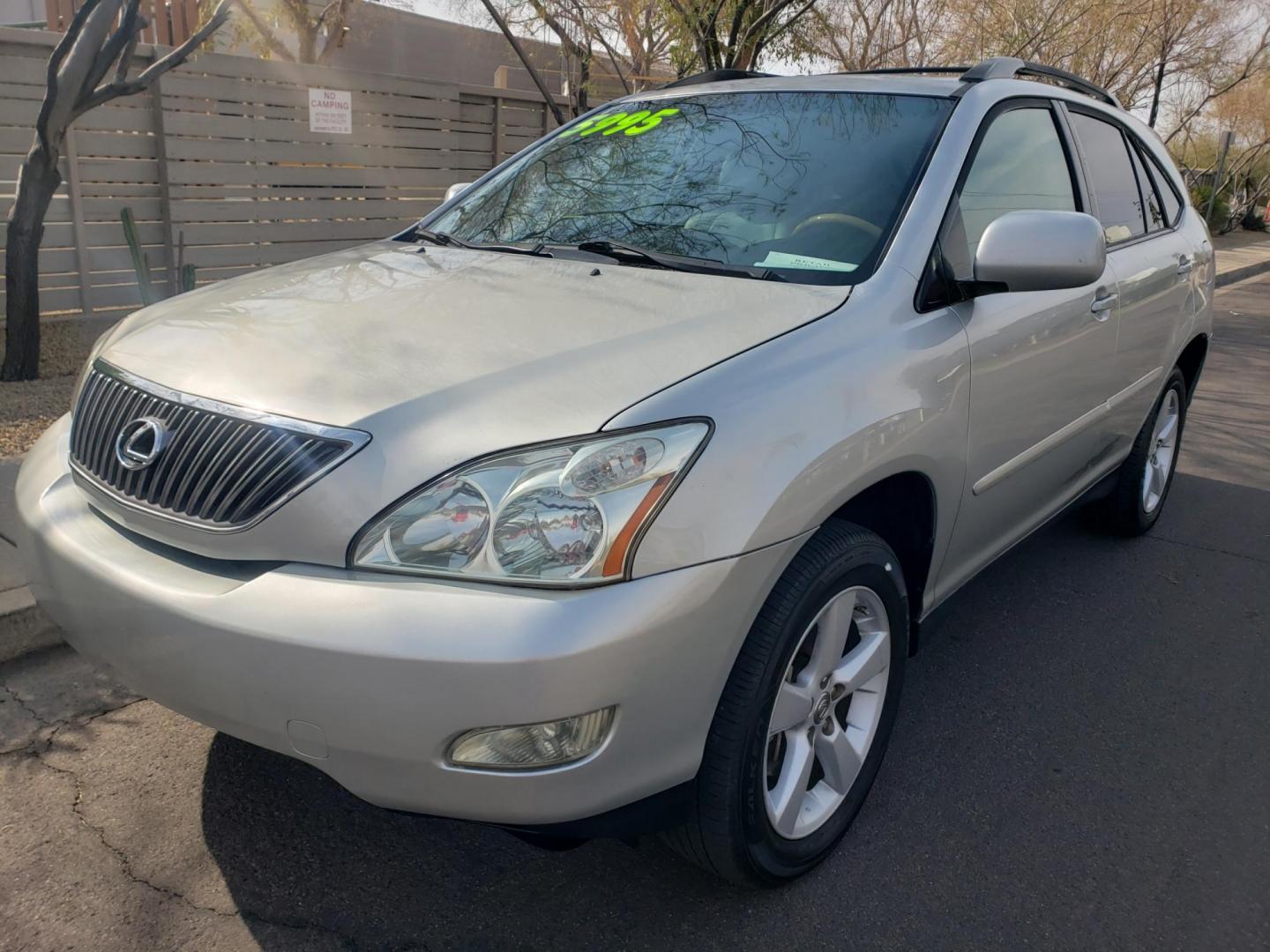 2007 silver /gray and black Lexus RX 350 FWD (2T2GK31U17C) with an 3.5L V6 DOHC 24V engine, 5-Speed Automatic Overdrive transmission, located at 323 E Dunlap Ave., Phoenix, AZ, 85020, (602) 331-9000, 33.567677, -112.069000 - 2007 Lexus RX 350 FWD,……..CASH PRICE ONLY.......Ice Cold A/C, Clean Black and gray interior with gray leather seats, gorgeous tinted sunroof, New brakes, Tune up, Stereo/CD/MP3 Player, Bluetooth, Phone sync, Satellite compatible, This suv is clean inside and out, Incredible gas mileage! Arizona - Photo#0